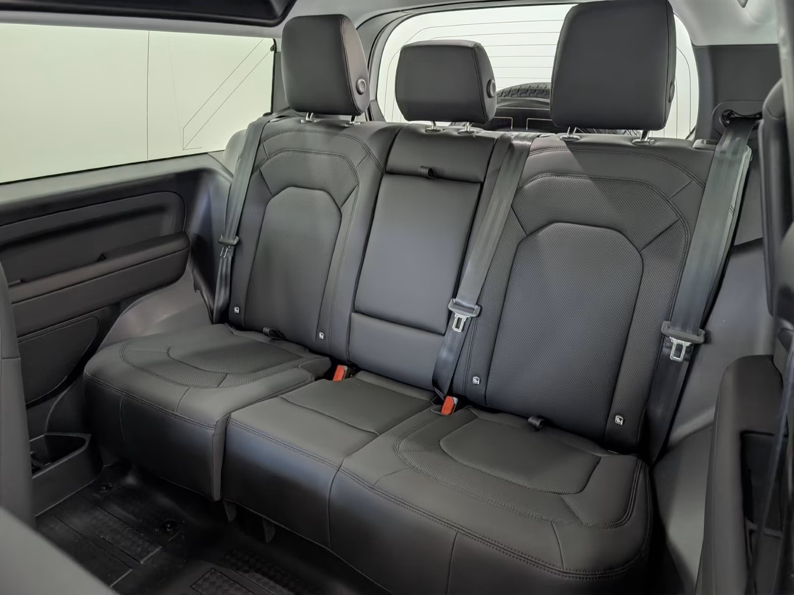 LAND ROVER Defender 90D200 S AHK Winterkomfort-image-21