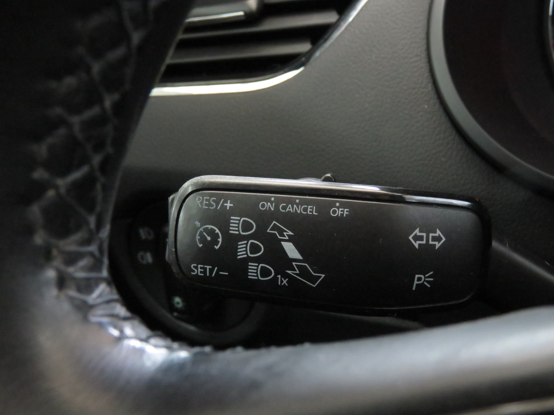 SKODA Octavia Combi 1.8 TSI Ambition 4x4 DSG (Automat)-image-17