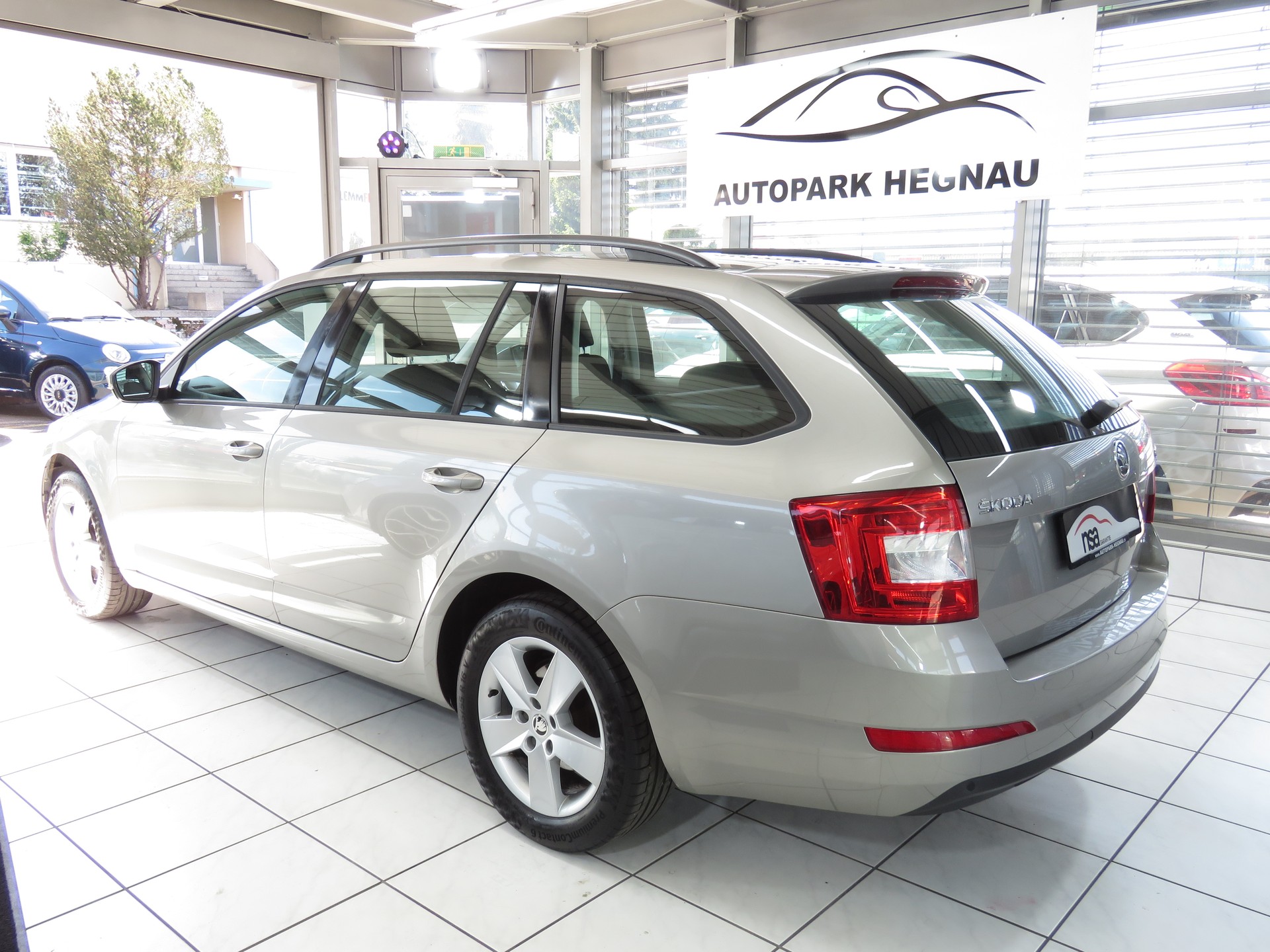 SKODA Octavia Combi 1.8 TSI Ambition 4x4 DSG (Automat)-image-5