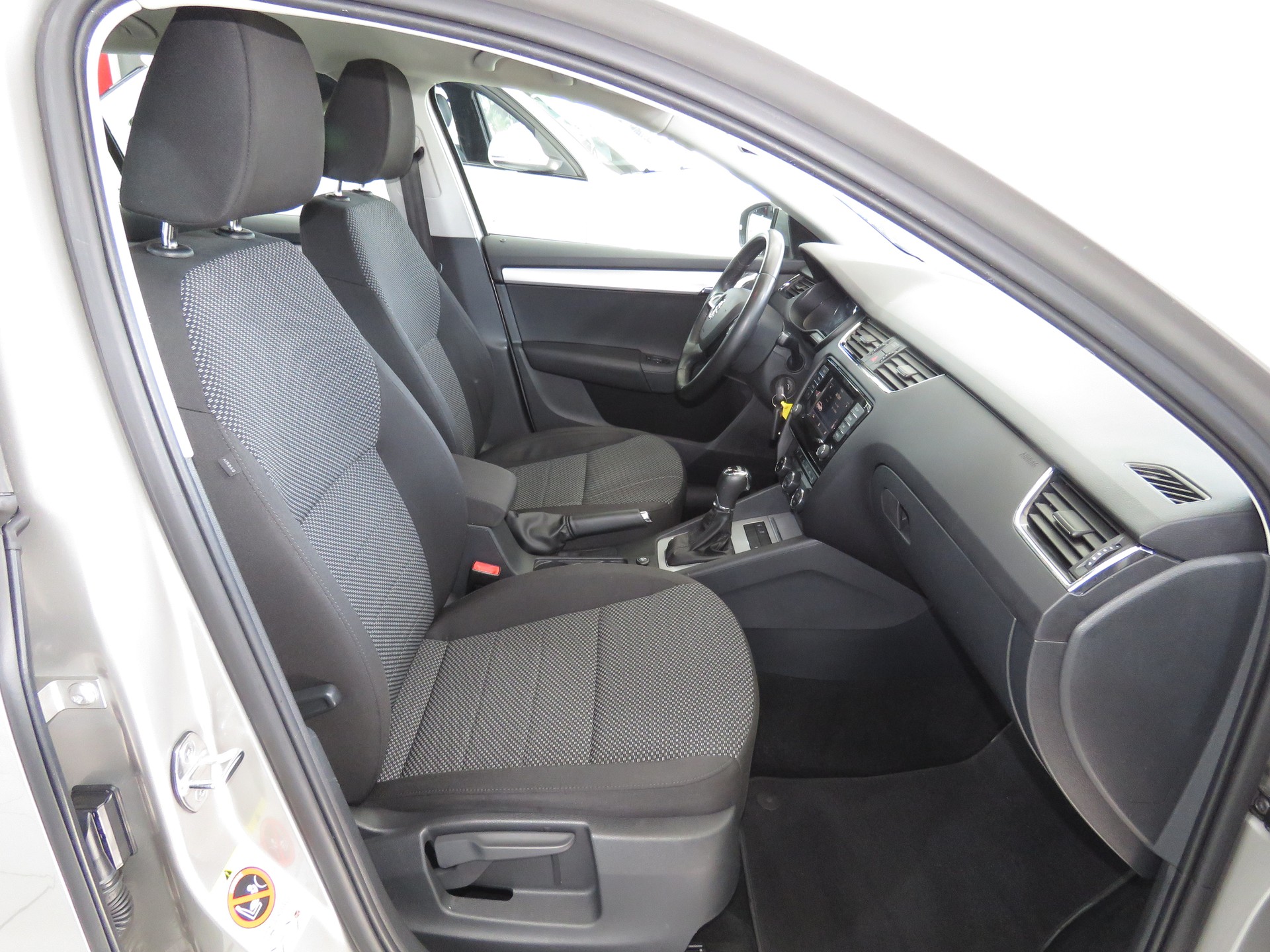 SKODA Octavia Combi 1.8 TSI Ambition 4x4 DSG (Automat)-image-11