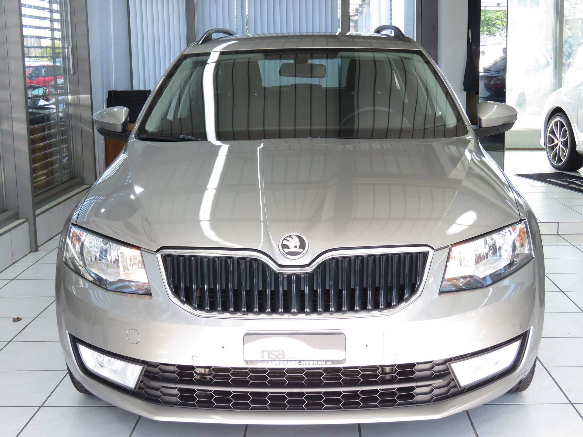 SKODA Octavia Combi 1.8 TSI Ambition 4x4 DSG (Automat)-showroom-element-1