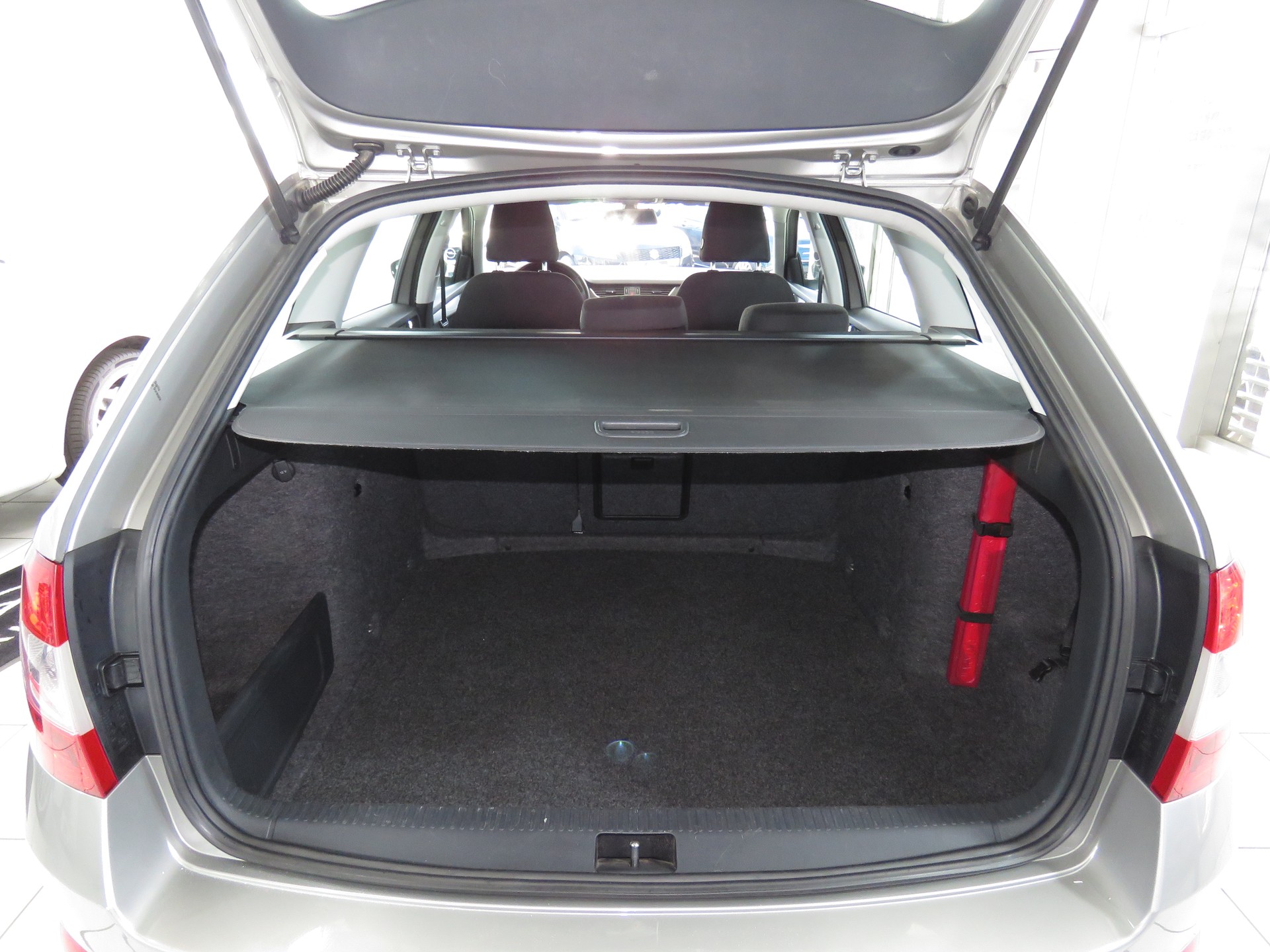 SKODA Octavia Combi 1.8 TSI Ambition 4x4 DSG (Automat)-image-9