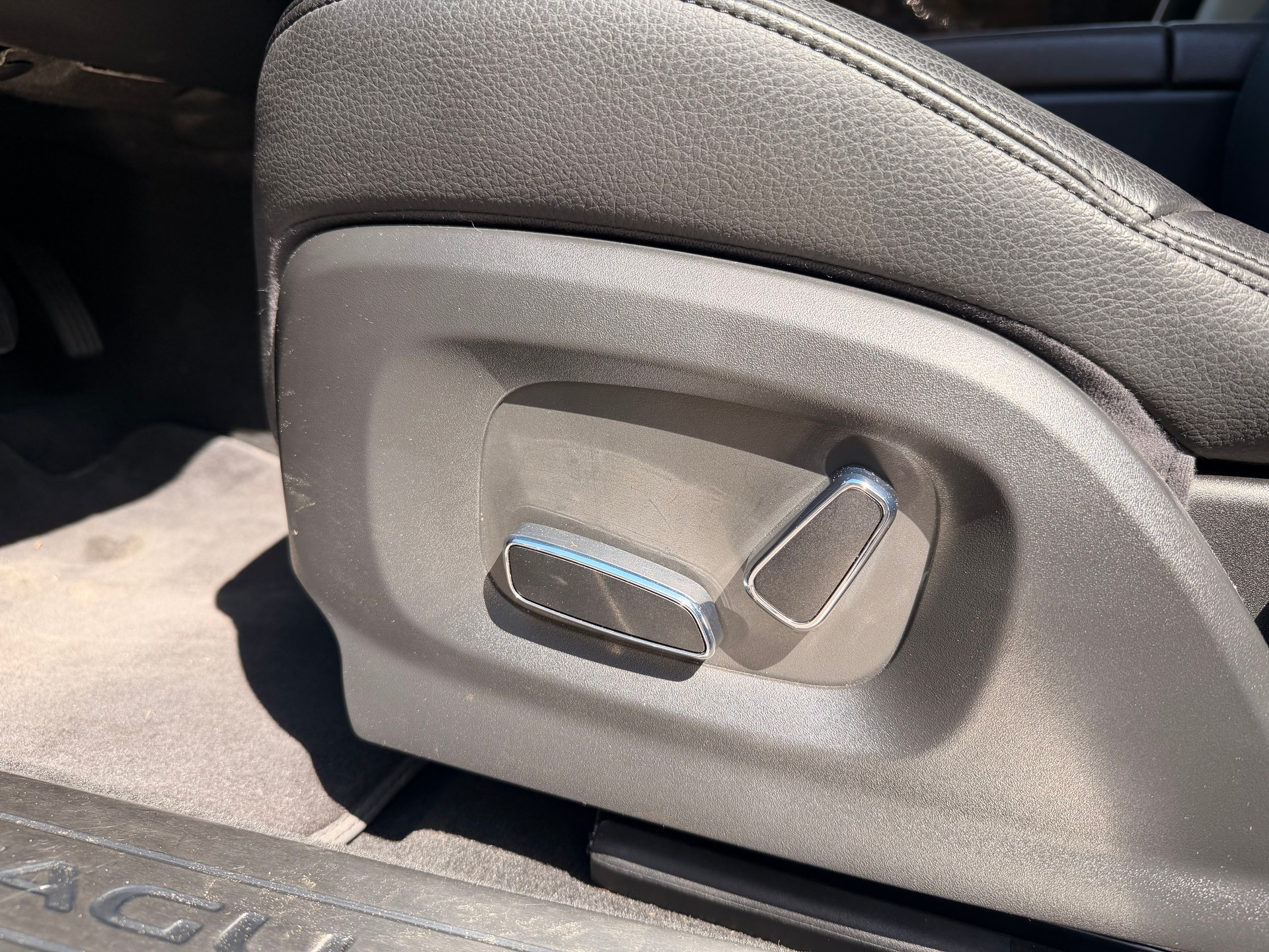 JAGUAR 3.D V6 PREMIUM LUXURY-image-25