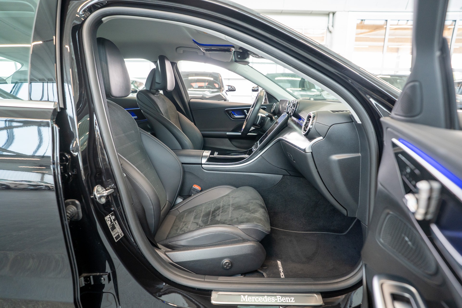 MERCEDES-BENZ C 300 d AMG Line / Rückfahrkamera / el. Sitze / Ambientebeleuchtung-image-13