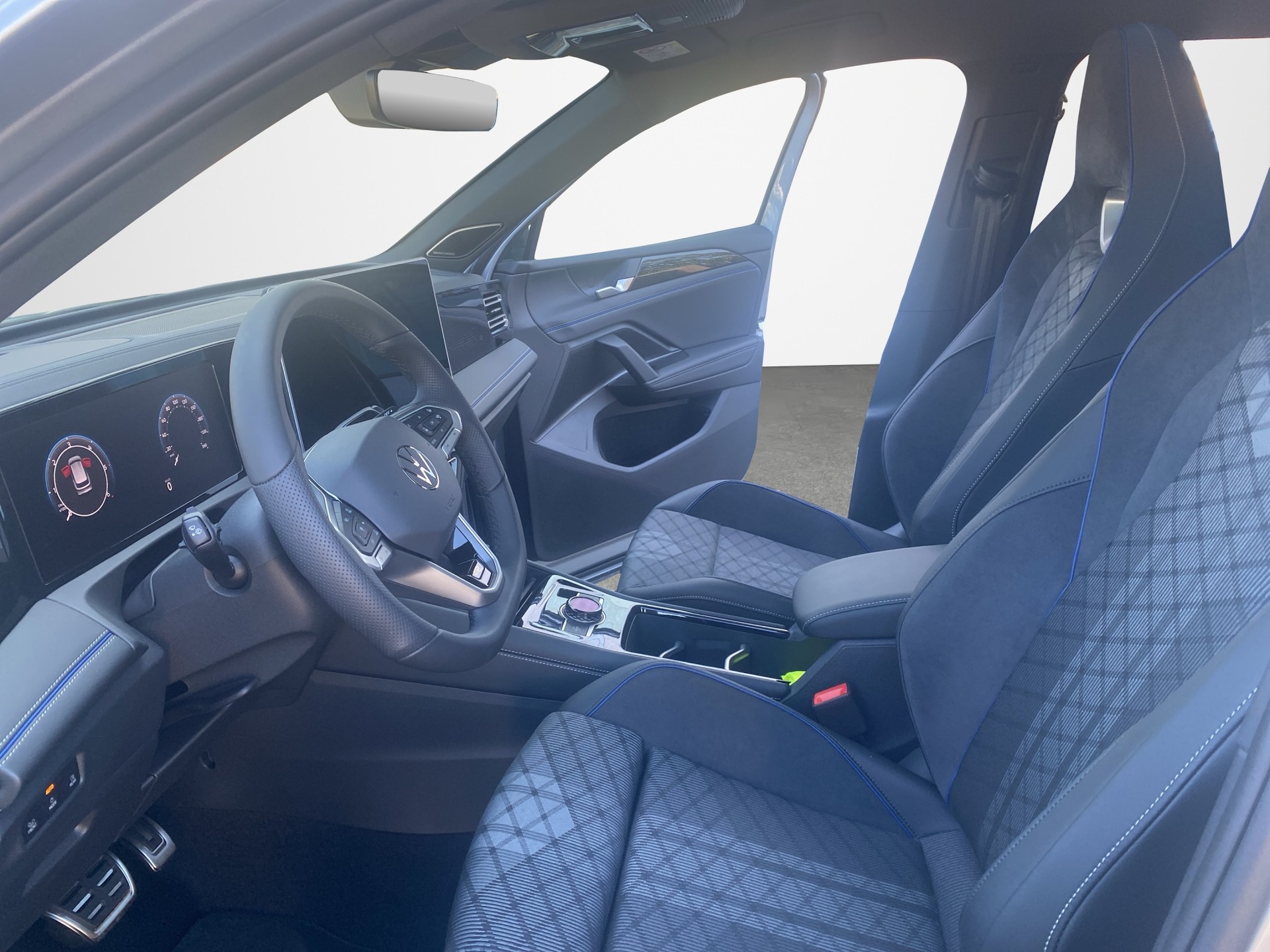VW Tiguan 2.0 TDI SCR R-Line 4Motion DSG-image-10