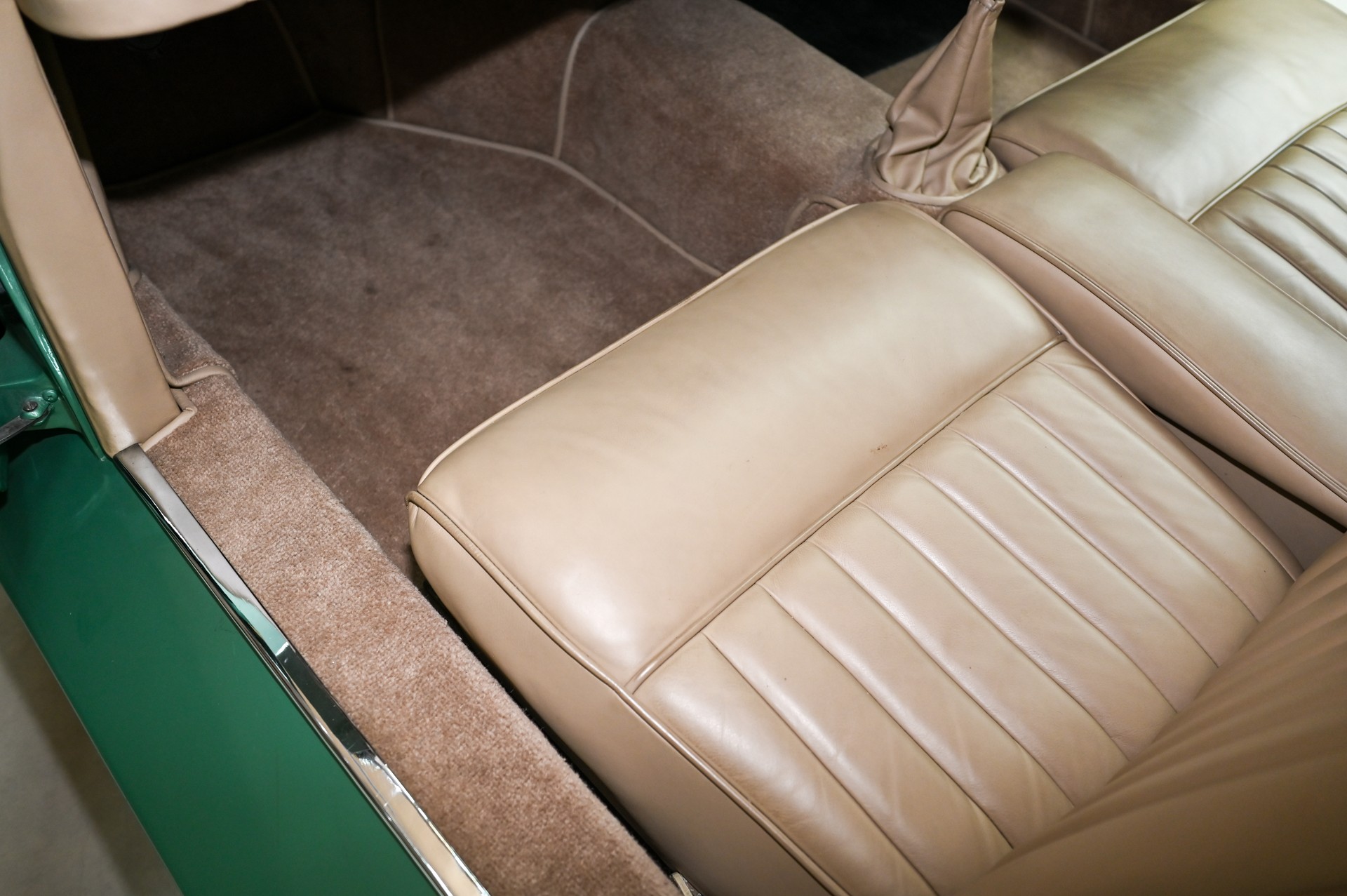 ASTON MARTIN DB2/4-image-12