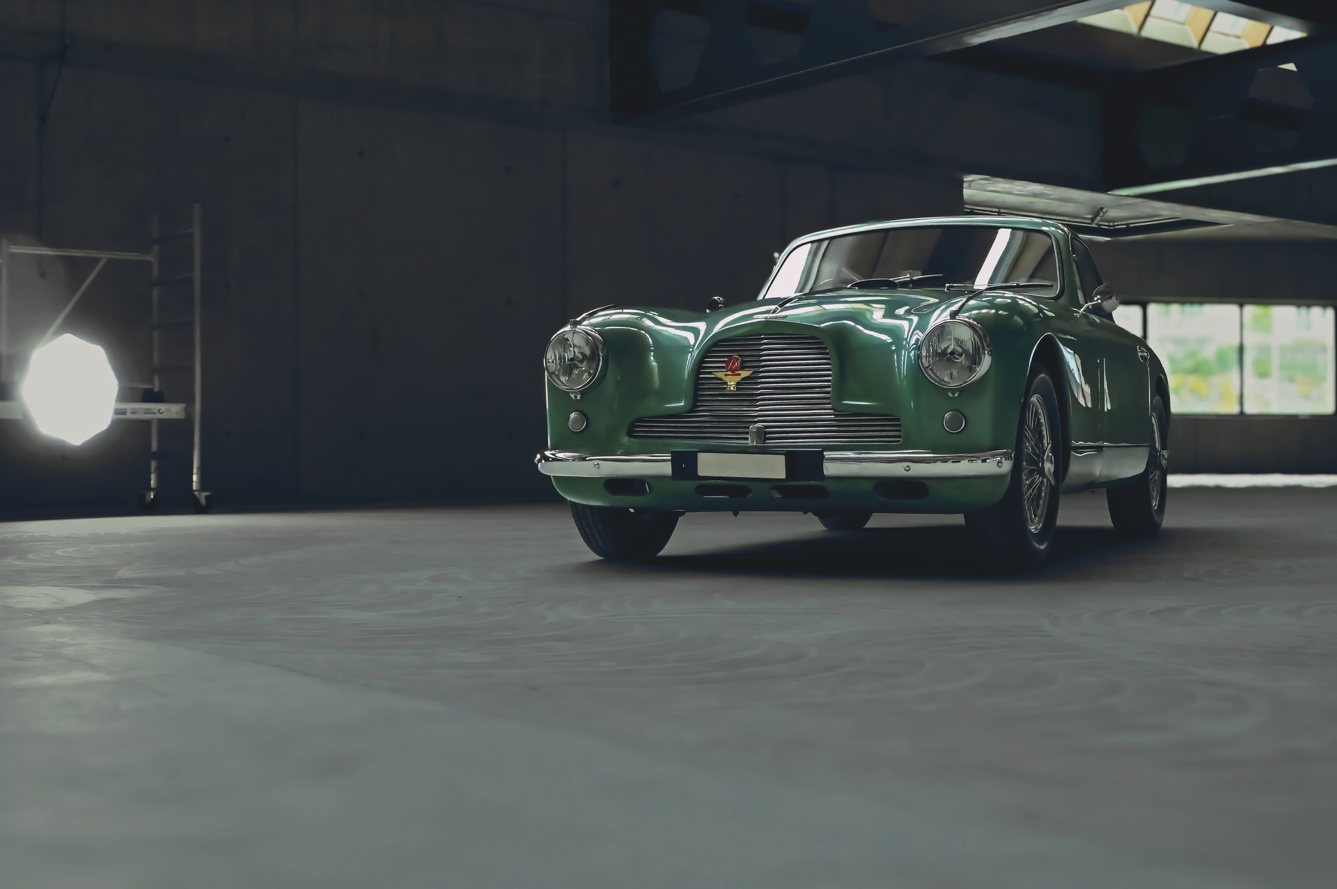 ASTON MARTIN DB2/4