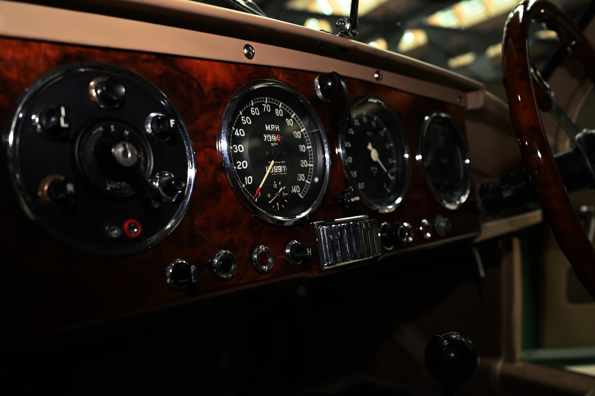 ASTON MARTIN DB2/4-image-10