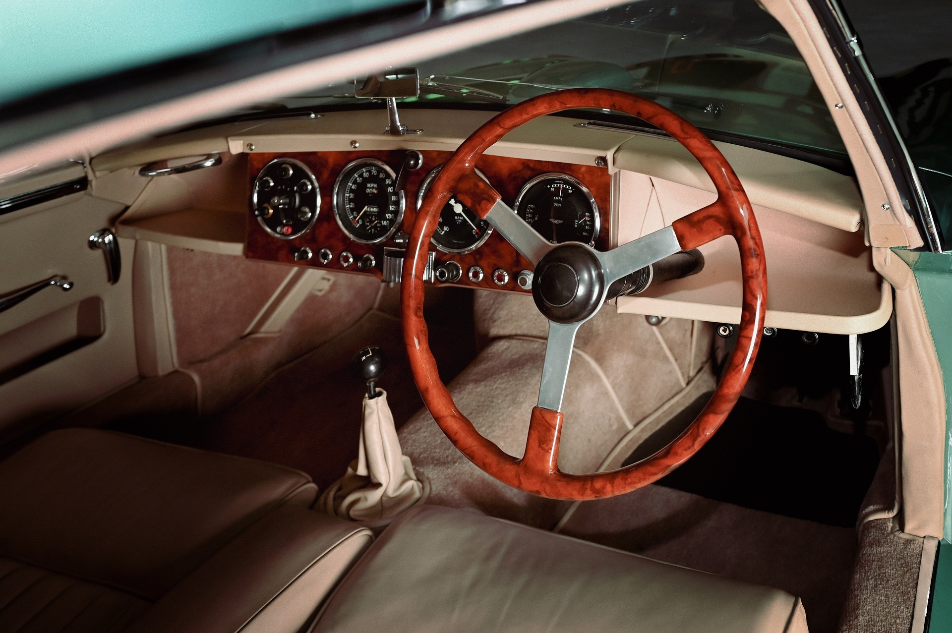 ASTON MARTIN DB2/4-image-9
