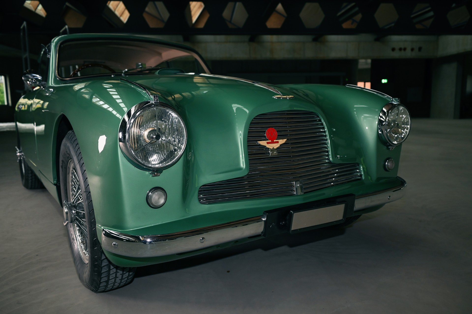 ASTON MARTIN DB2/4-image-7