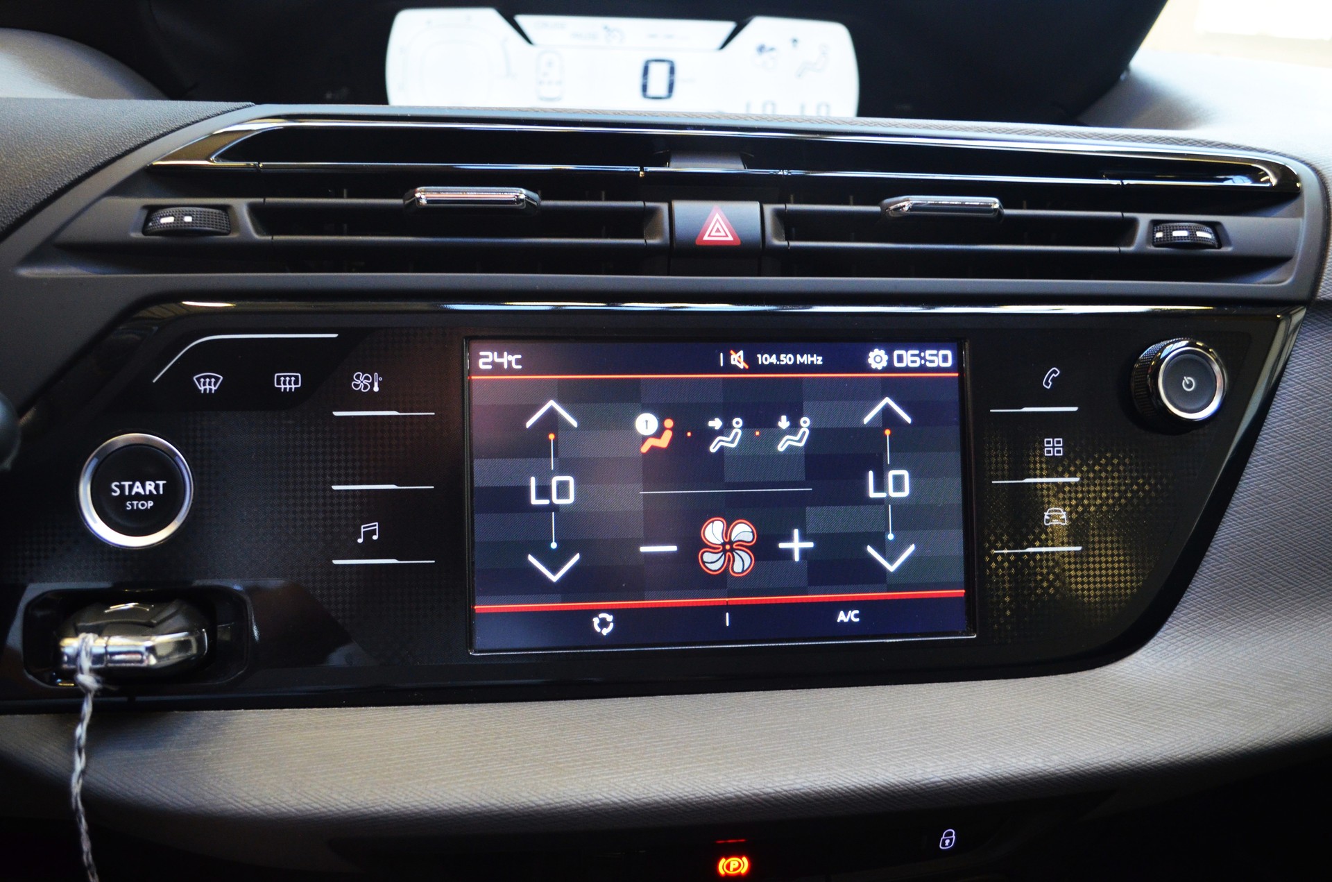 CITROEN Grand C4 Picasso 1.2 Pure Tech Live-image-9