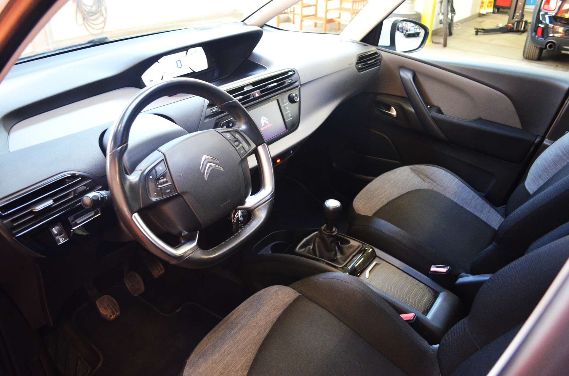 CITROEN Grand C4 Picasso 1.2 Pure Tech Live-image-7
