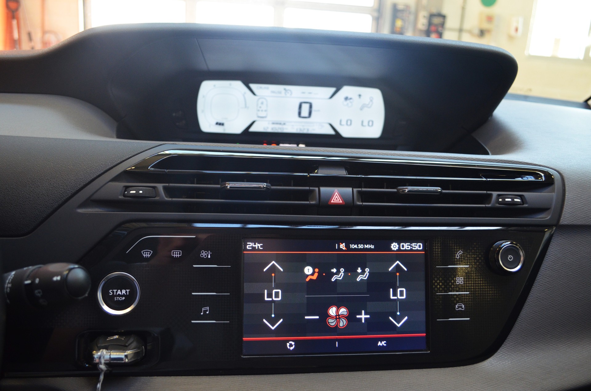 CITROEN Grand C4 Picasso 1.2 Pure Tech Live-image-10
