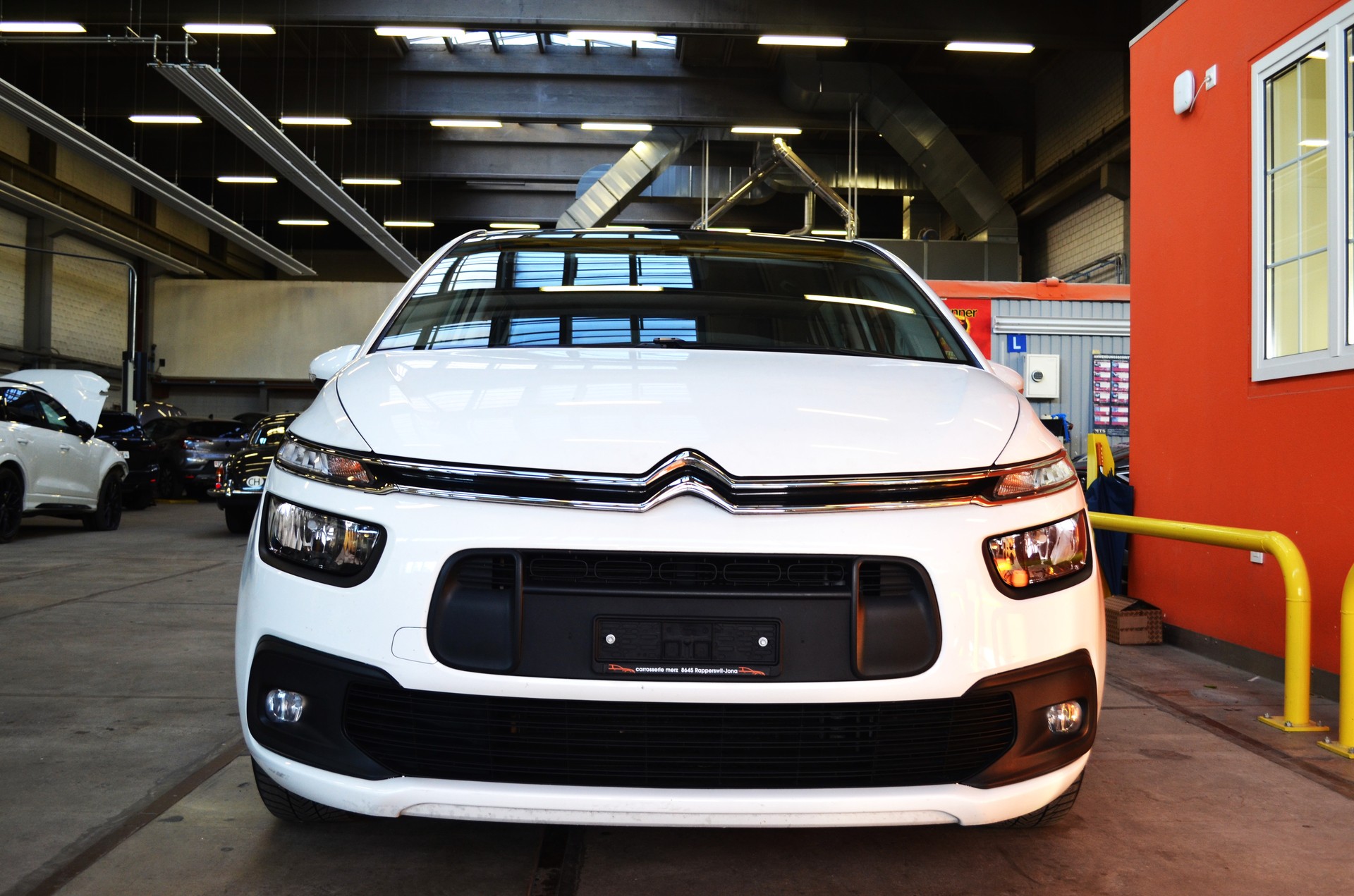 CITROEN Grand C4 Picasso 1.2 Pure Tech Live-image-1