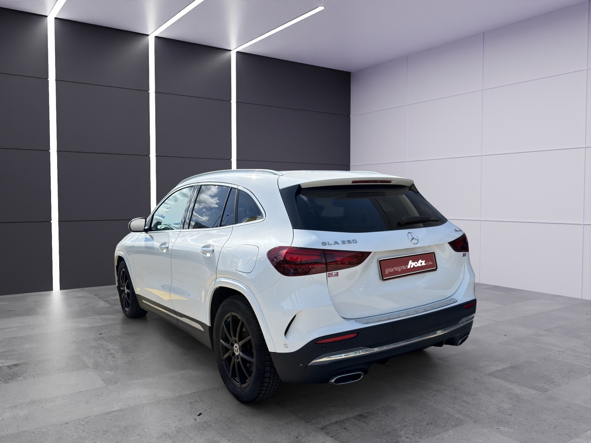 MERCEDES-BENZ GLA 250-showroom-element-3