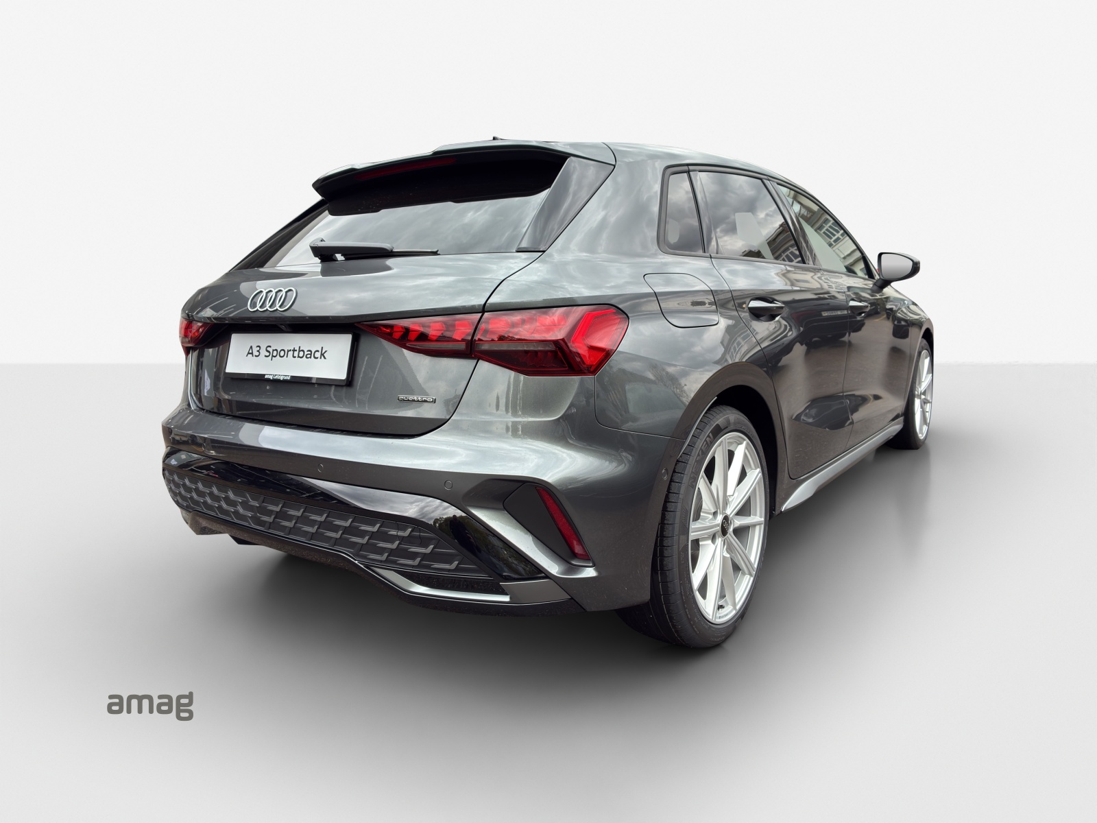 AUDI A3 Sportback TFSI 150 kW quattro S line S tronic-image-4
