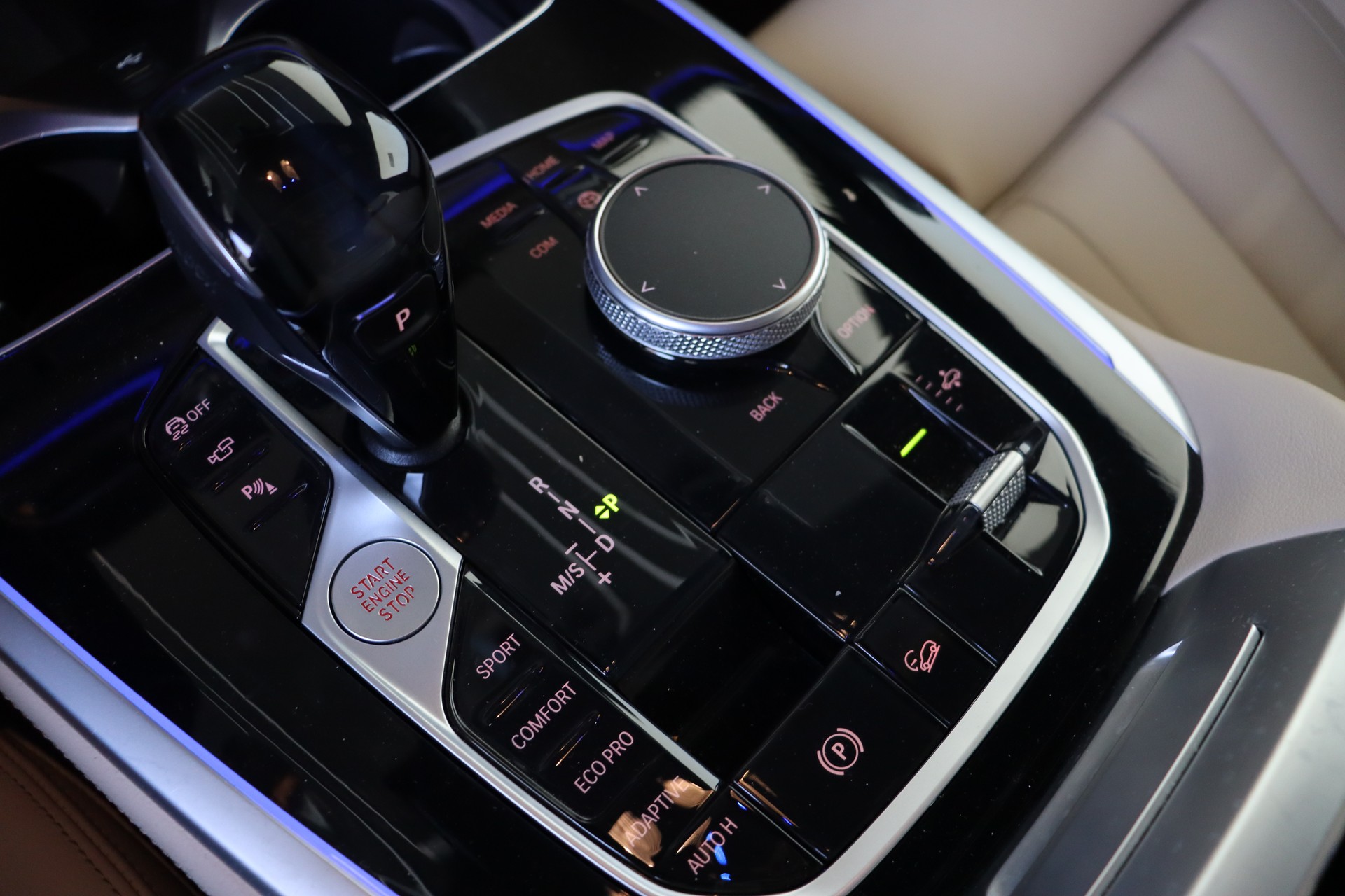 BMW X7 xDrive 48V 40d Steptronic-image-18