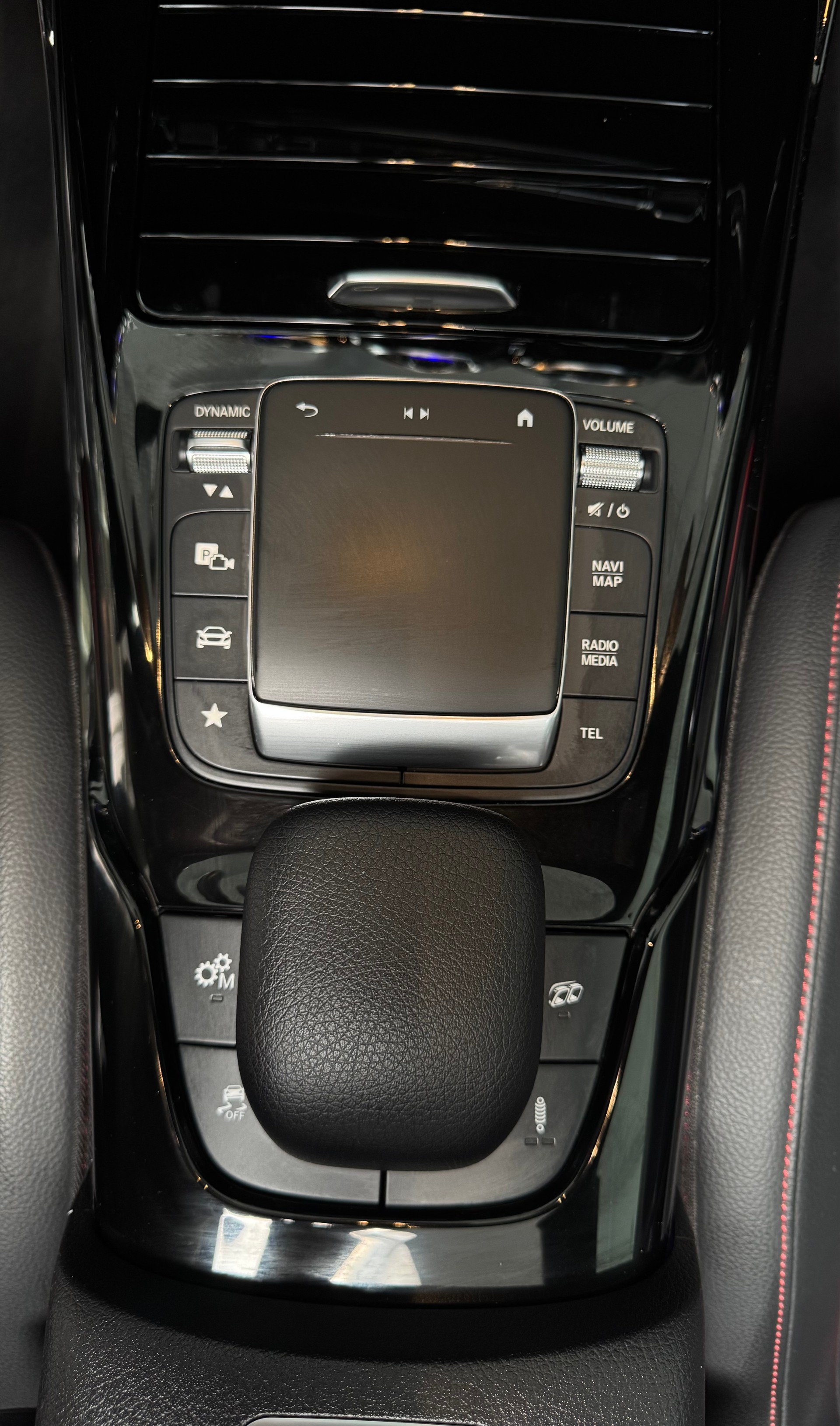 MERCEDES-BENZ A 45 S AMG 4Matic+ Speedshift-image-16