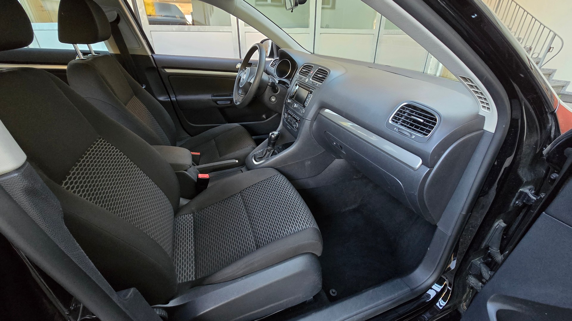 VW Golf Variant 1.6 TDI BMT Comfortline DSG-image-9