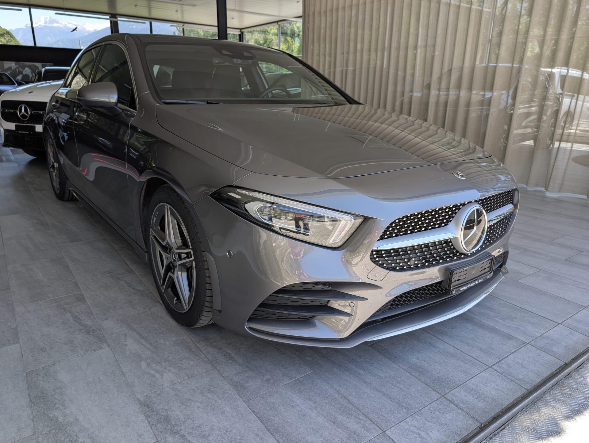 MERCEDES-BENZ A 250 AMG Line-image-4
