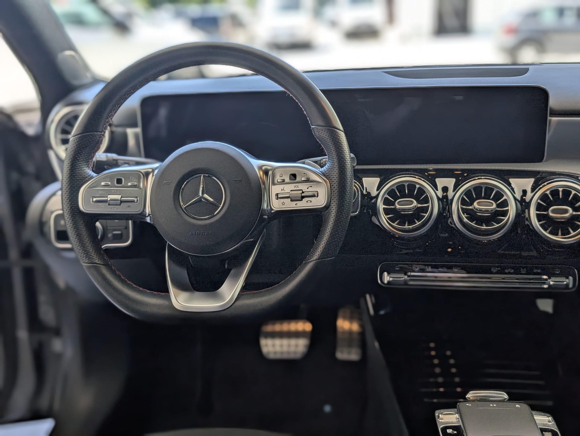 MERCEDES-BENZ A 250 AMG Line-image-7