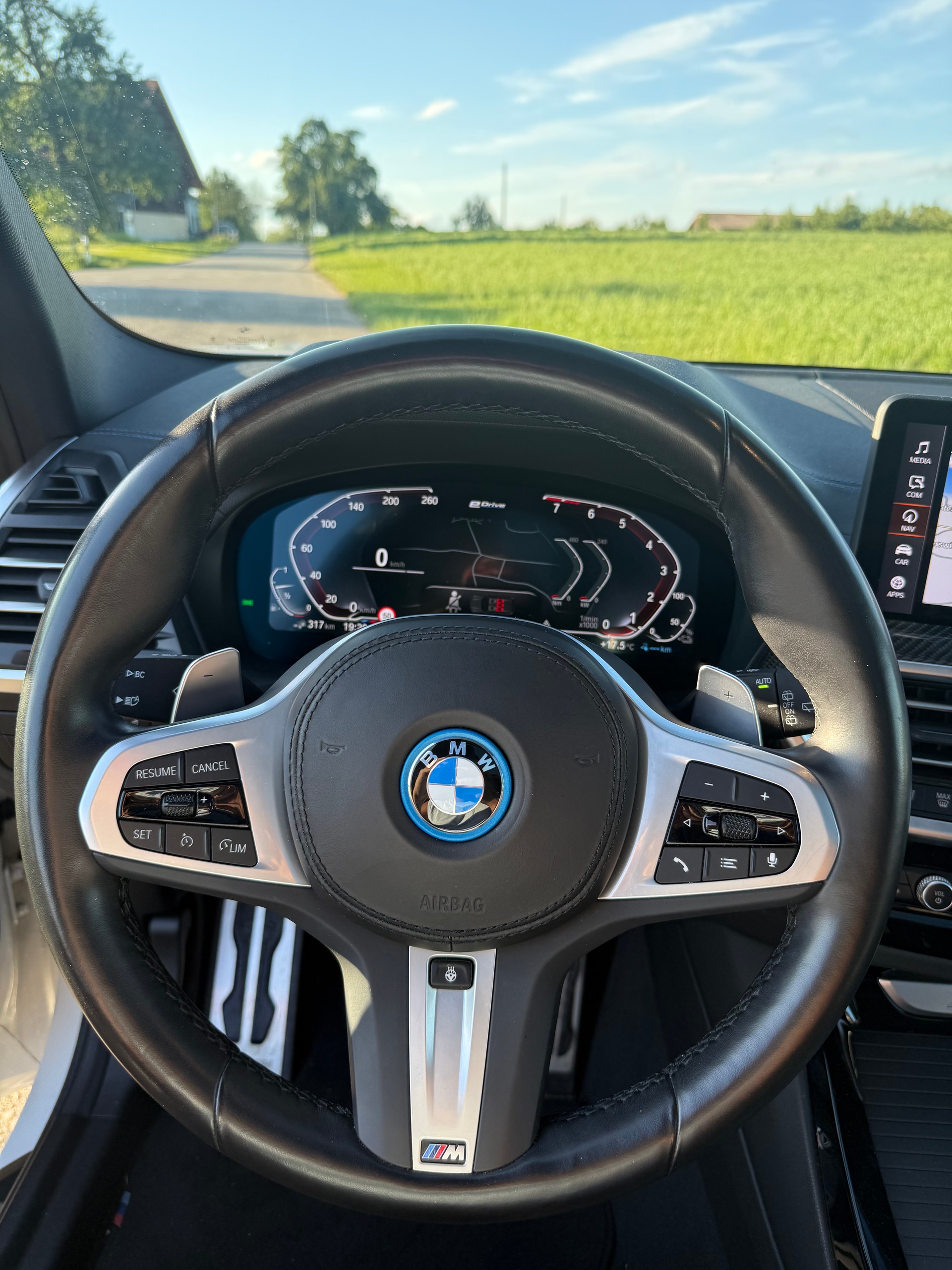 BMW 30e xDrive-image-5