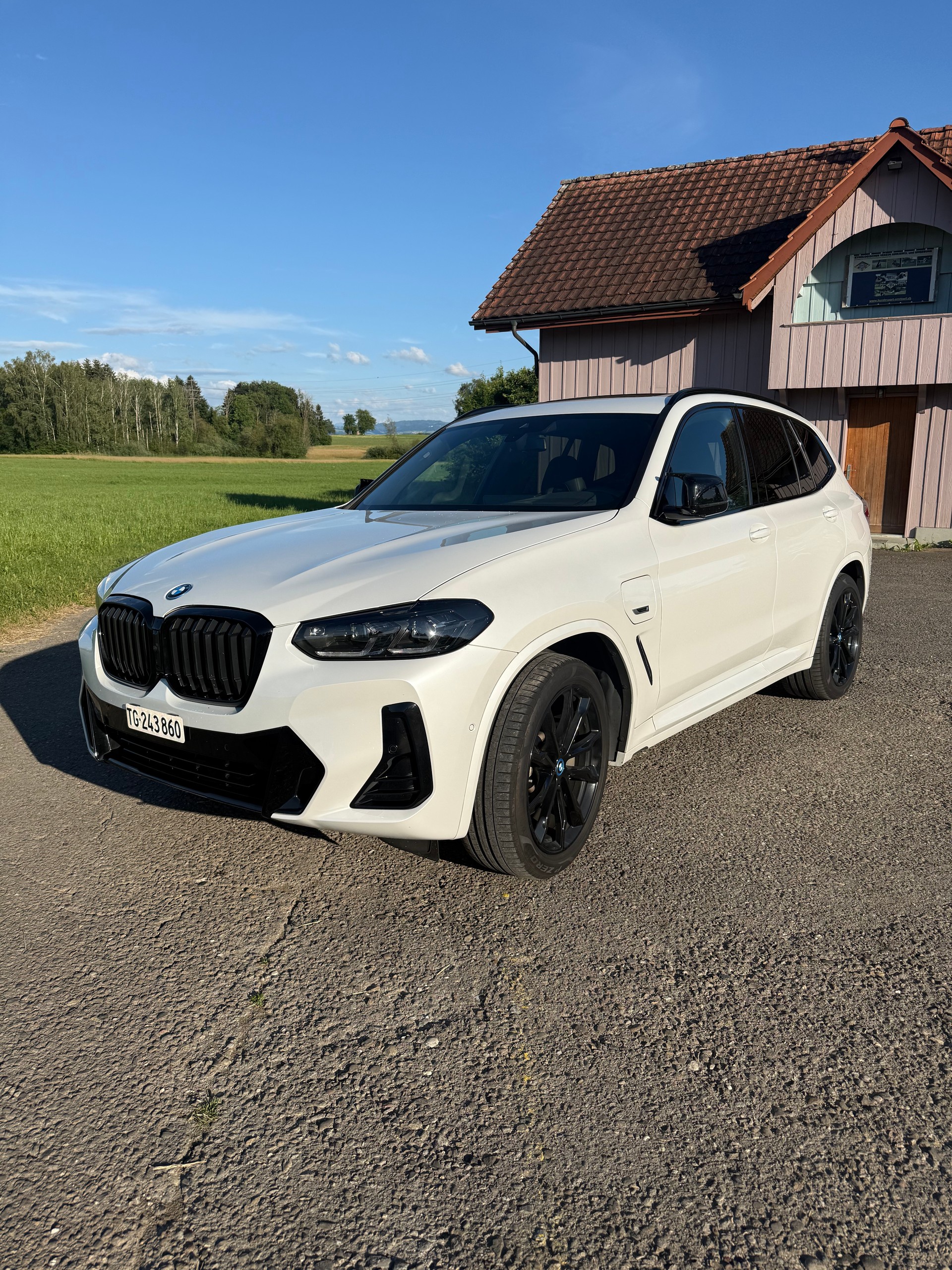 BMW 30e xDrive-image-0