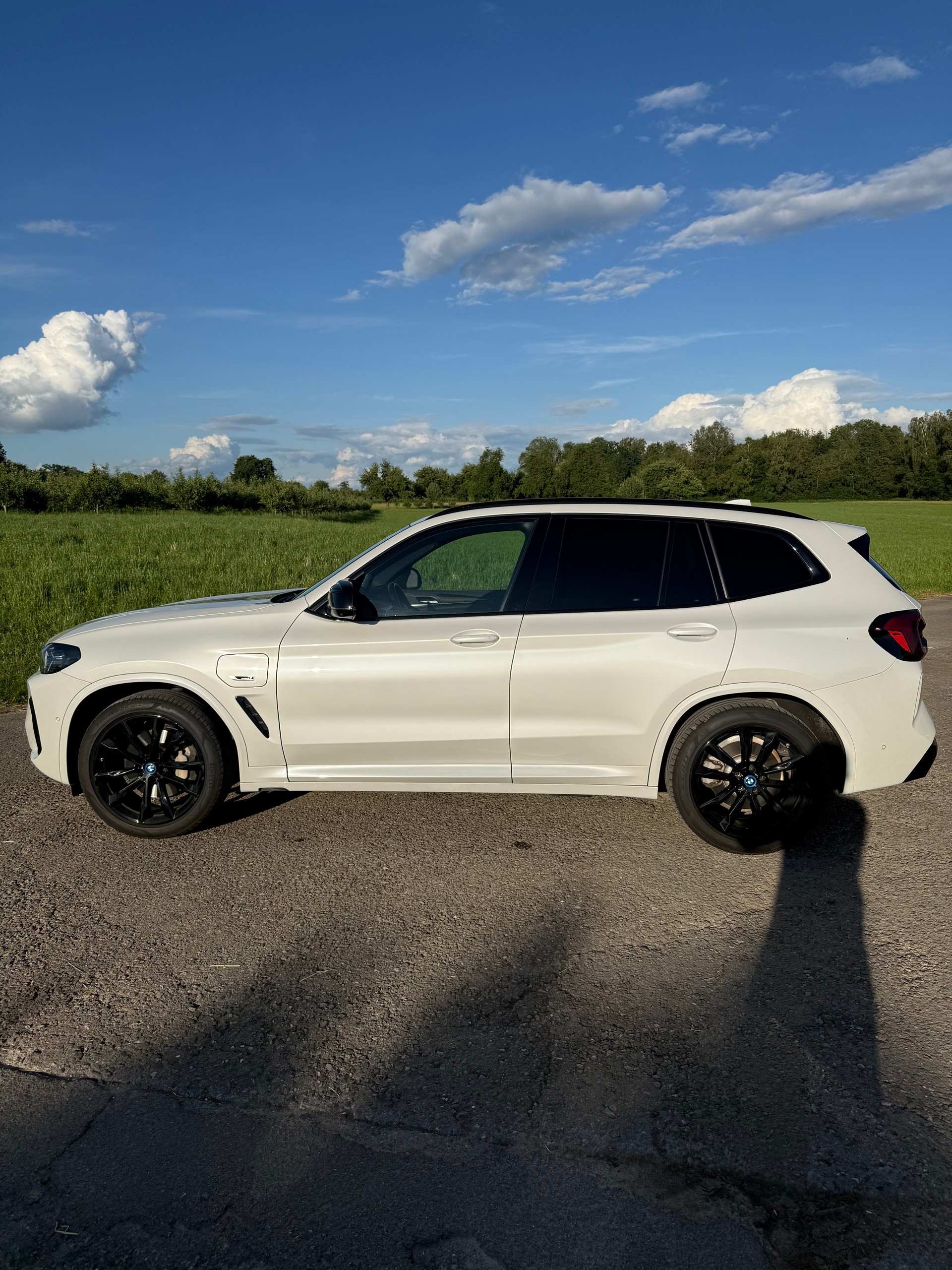 BMW 30e xDrive-image-1