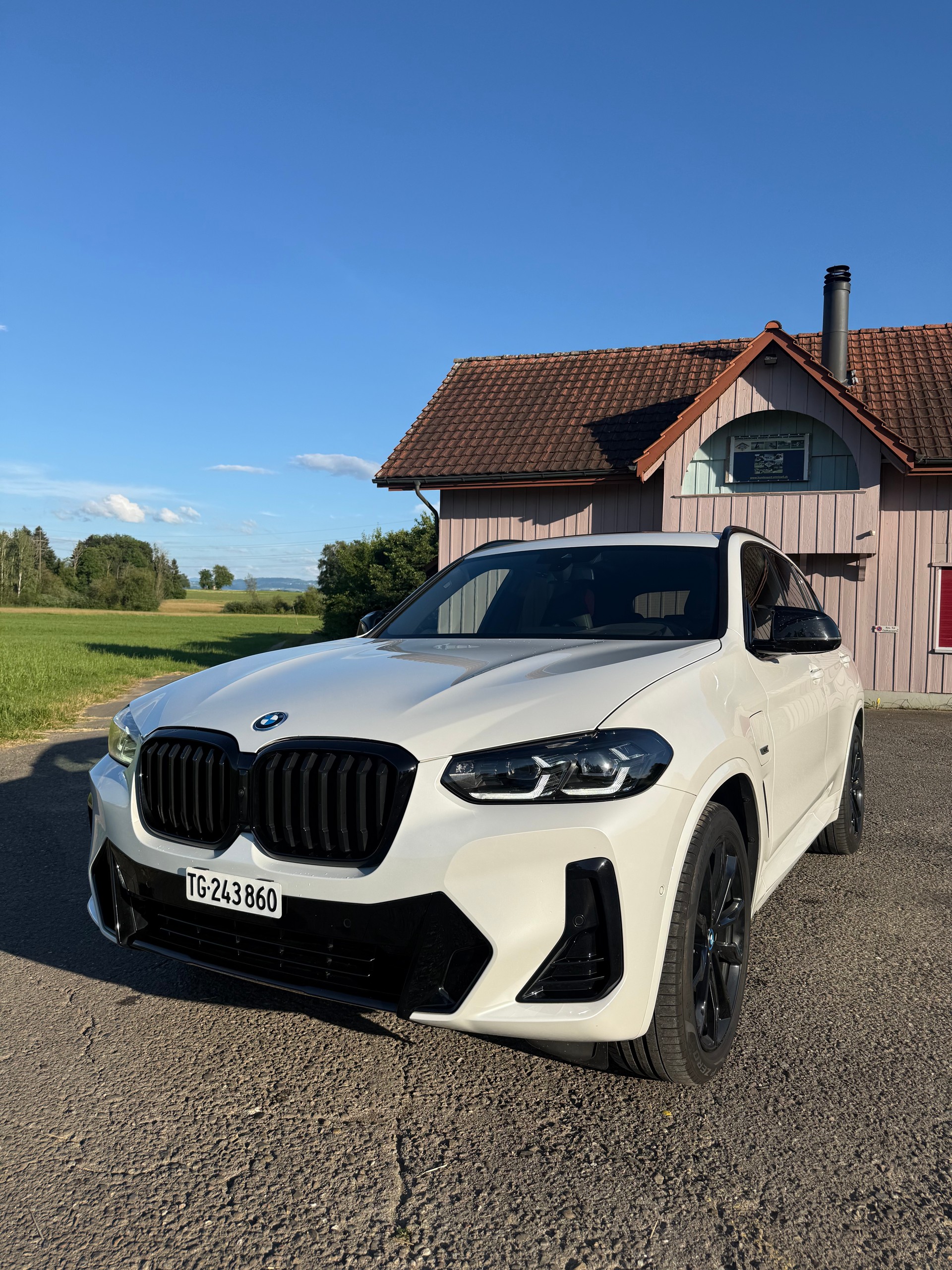 BMW 30e xDrive-image-2