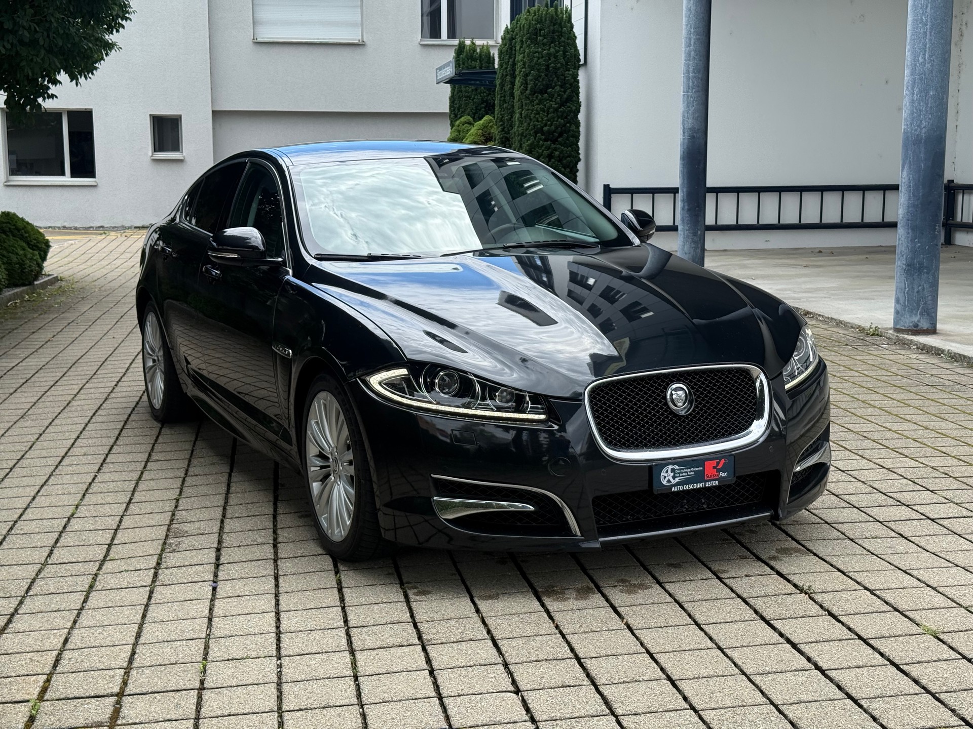 JAGUAR XF 2.2d-image-1