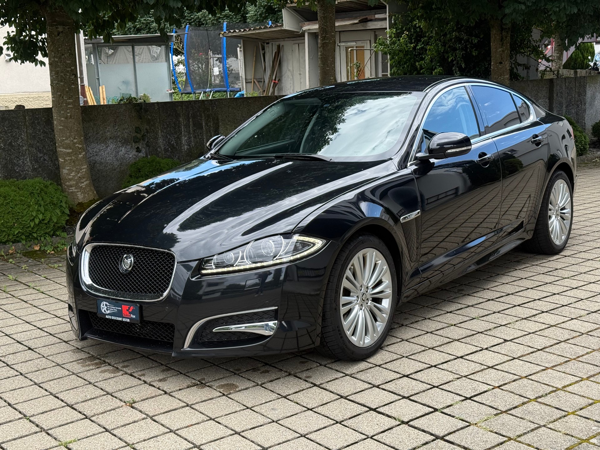 JAGUAR XF 2.2d-image-2