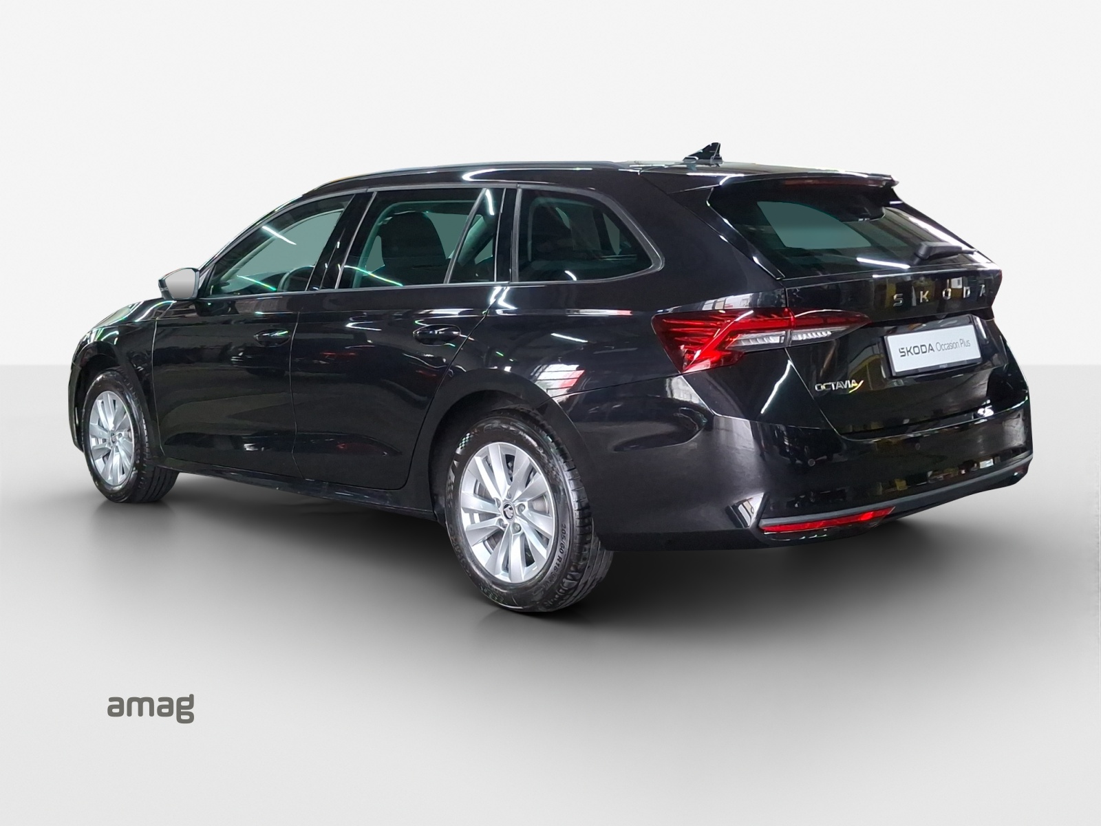 SKODA Octavia Combi 2.0 TDI DSG Selection-image-2
