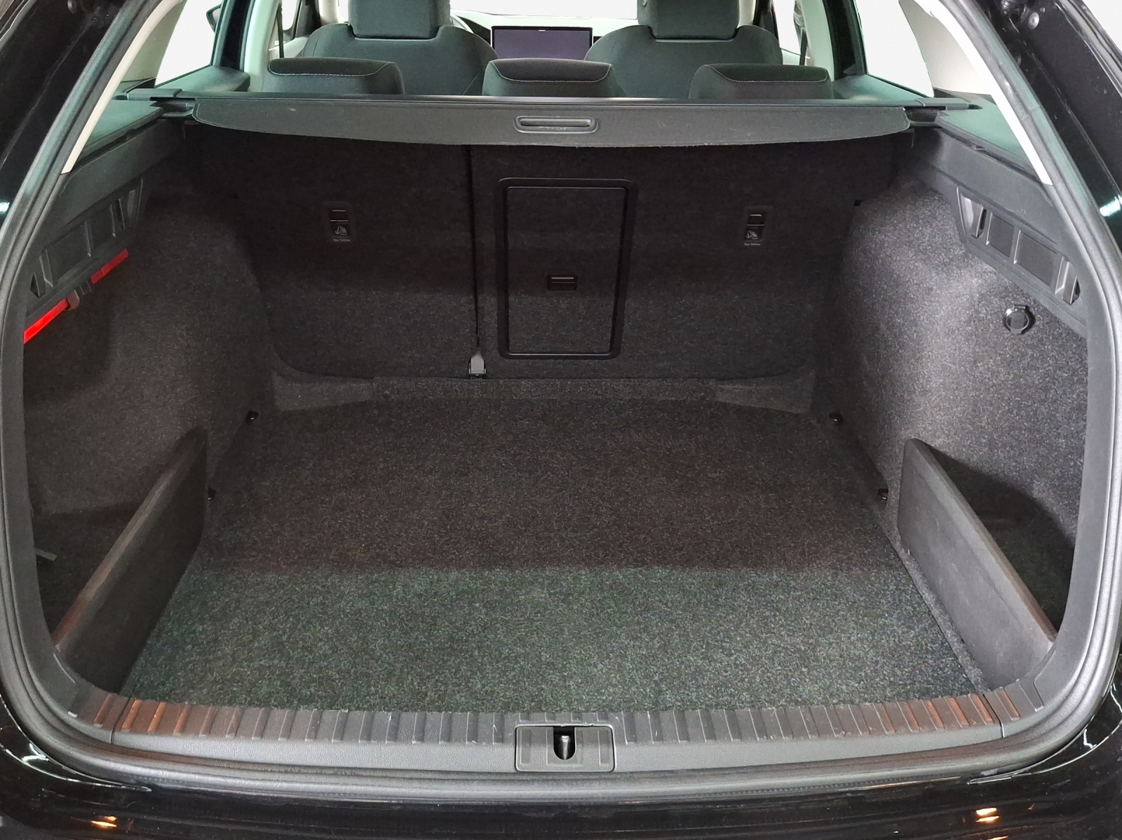 SKODA Octavia Combi 2.0 TDI DSG Selection-image-12