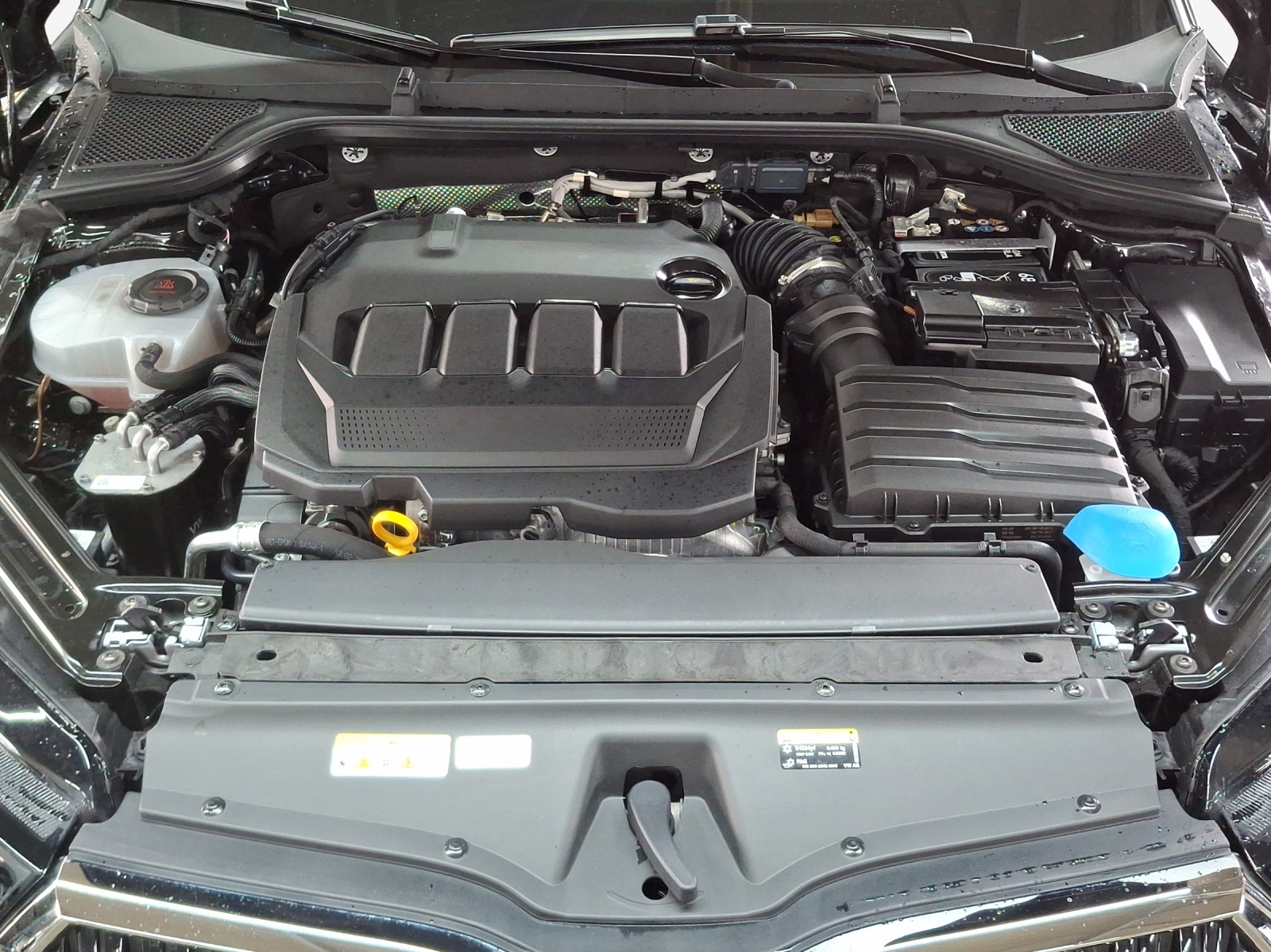 SKODA Octavia Combi 2.0 TDI DSG Selection-image-15