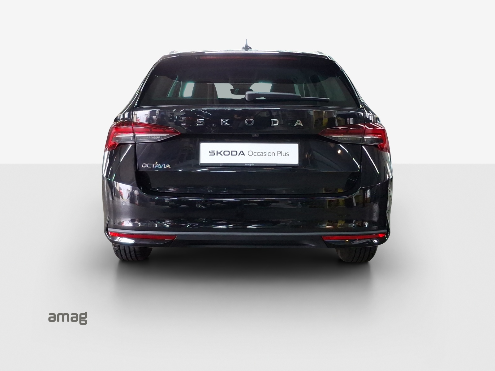 SKODA Octavia Combi 2.0 TDI DSG Selection-image-3