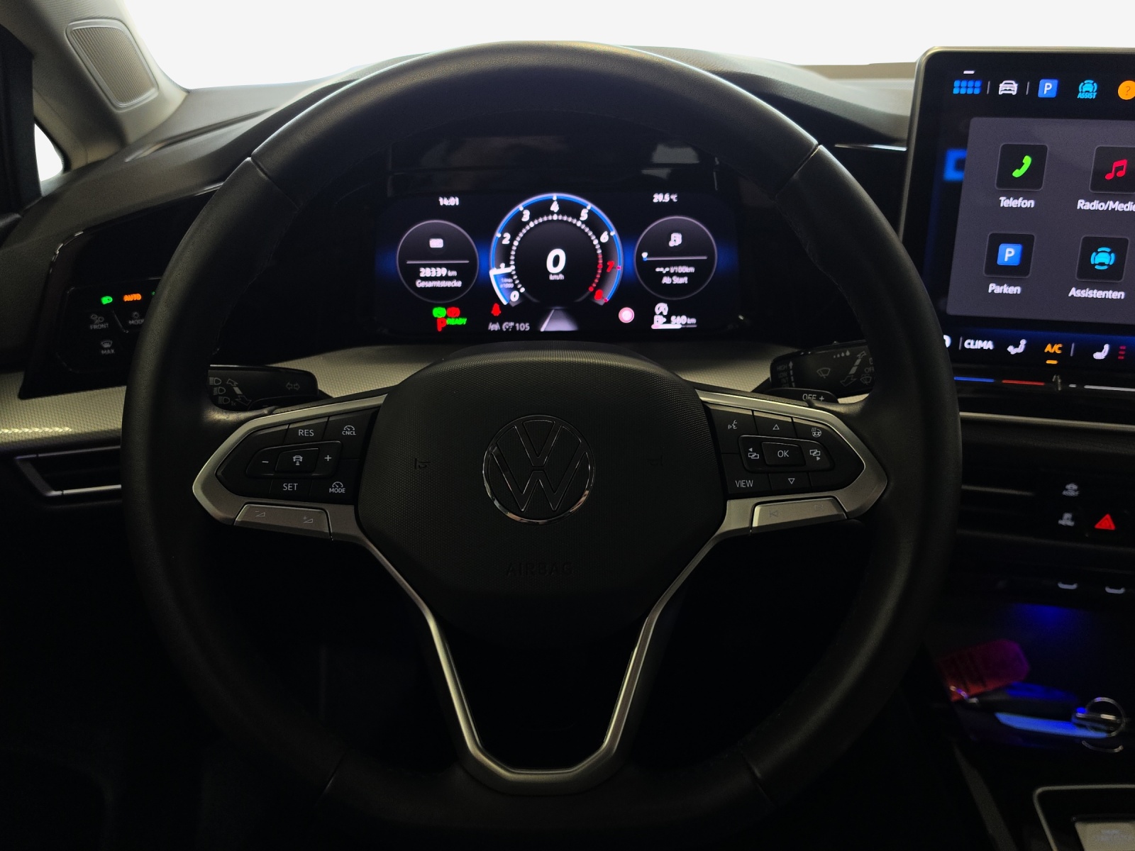 VW Golf 1.5 e TSI mHEV Style DSG-image-15