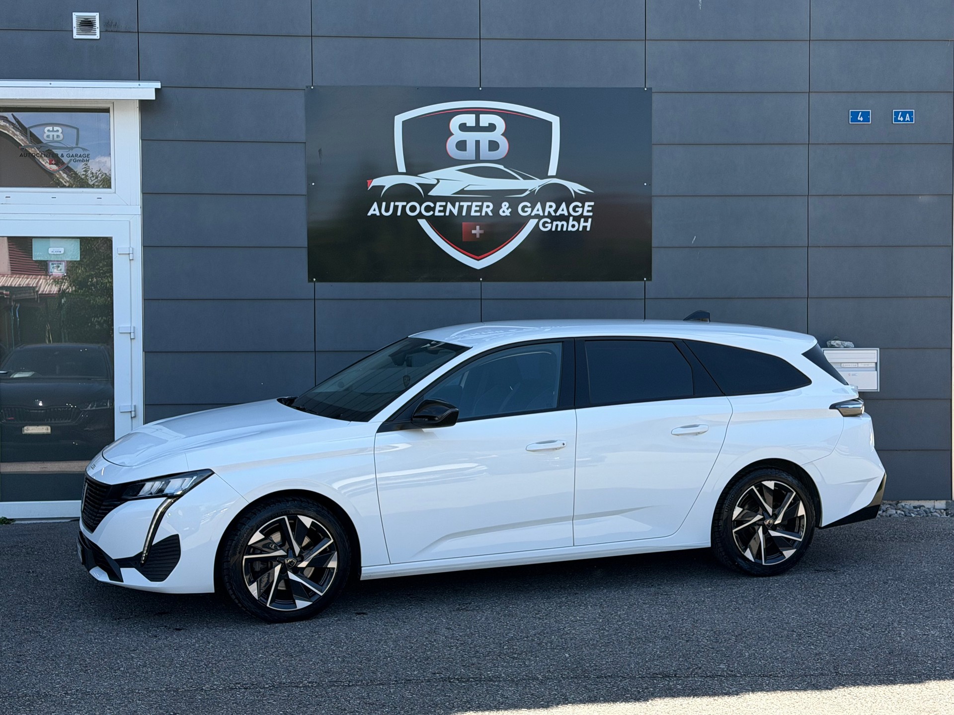 PEUGEOT 308 SW 1.5 BlueHDI Active Pack EAT8-image-2