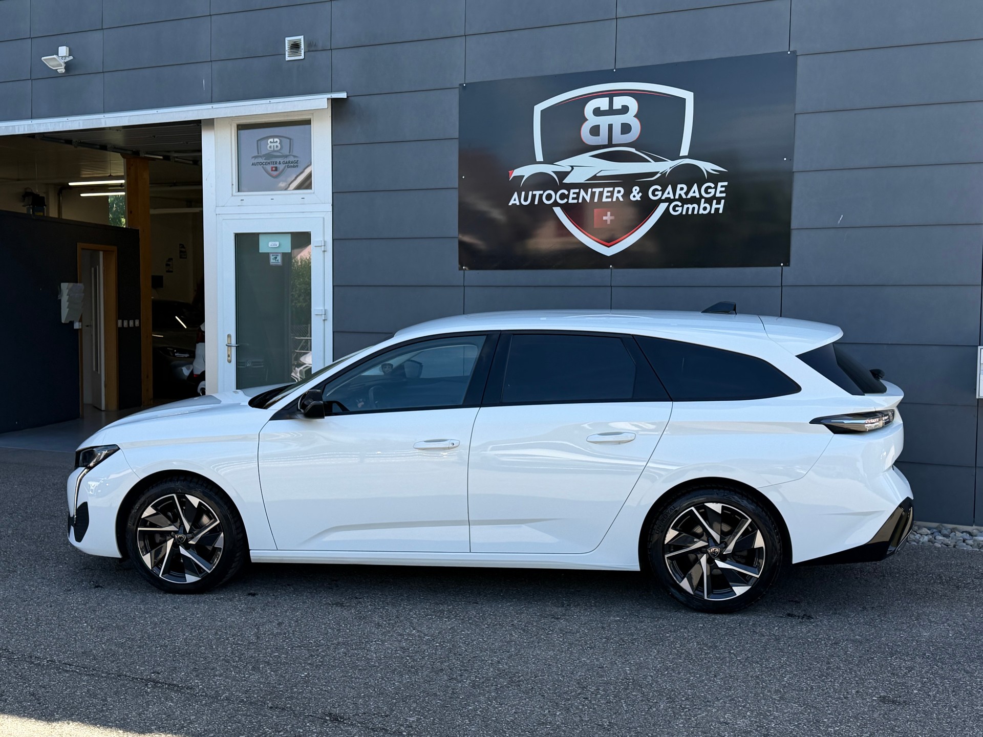 PEUGEOT 308 SW 1.5 BlueHDI Active Pack EAT8-image-3