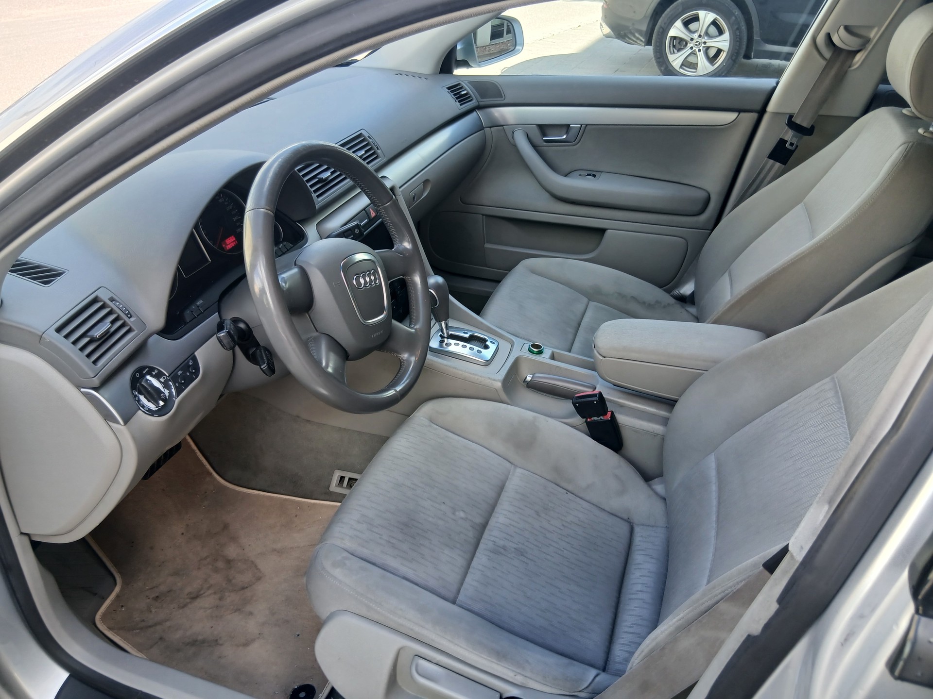 AUDI A4 Limousine 3.2 FSI multitronic-image-7