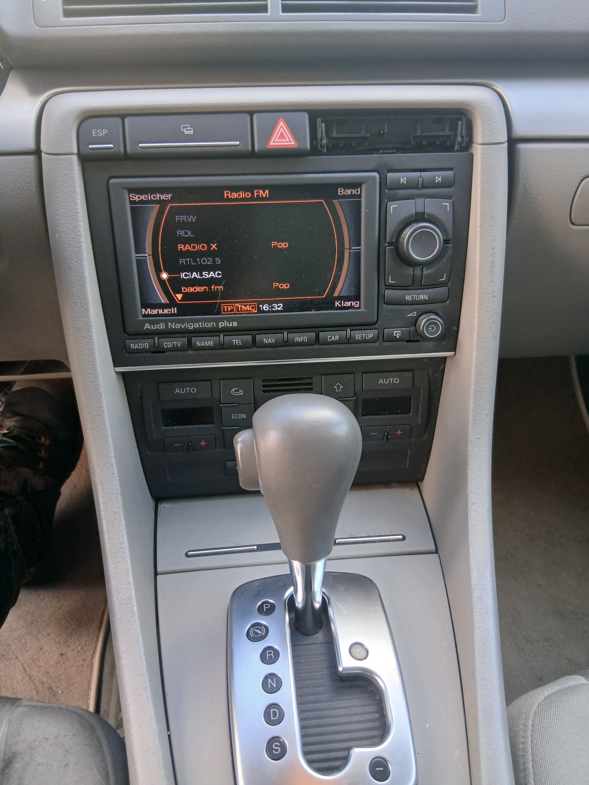 AUDI A4 Limousine 3.2 FSI multitronic-image-11