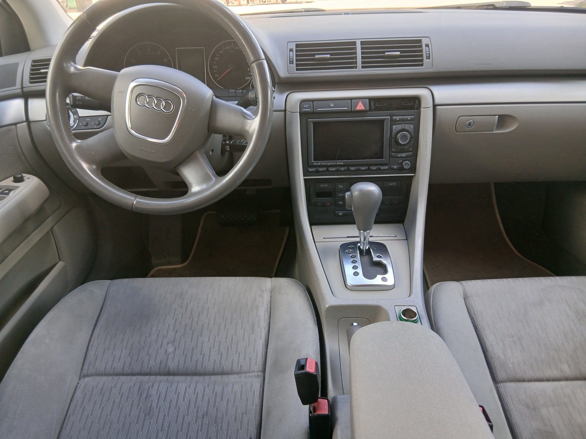 AUDI A4 Limousine 3.2 FSI multitronic-image-6