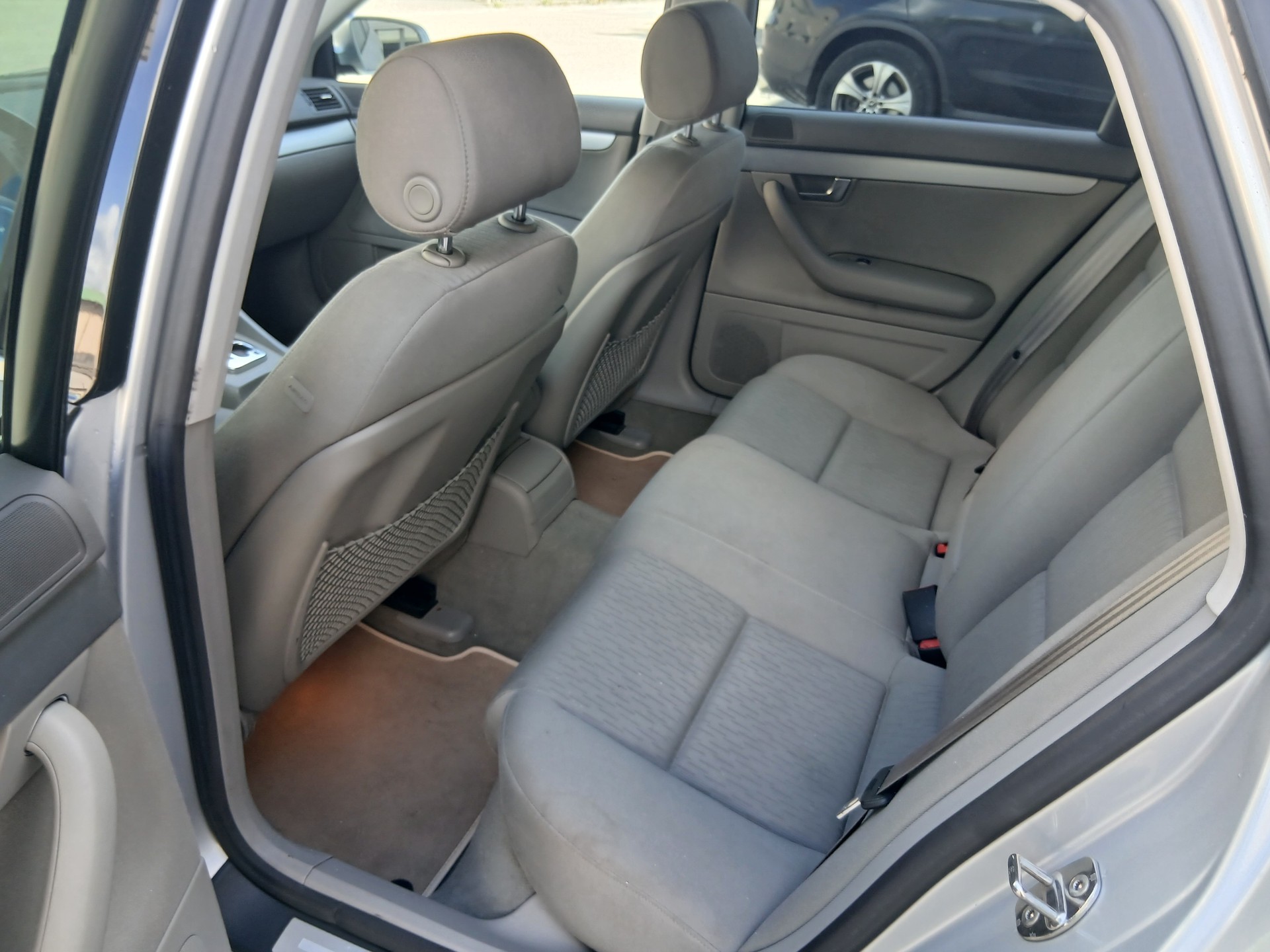 AUDI A4 Limousine 3.2 FSI multitronic-image-8