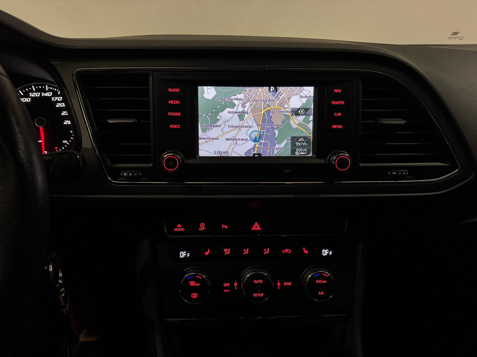 SEAT Leon ST 1.8 TSI FR | AHK 1500Kg | CH |-image-19