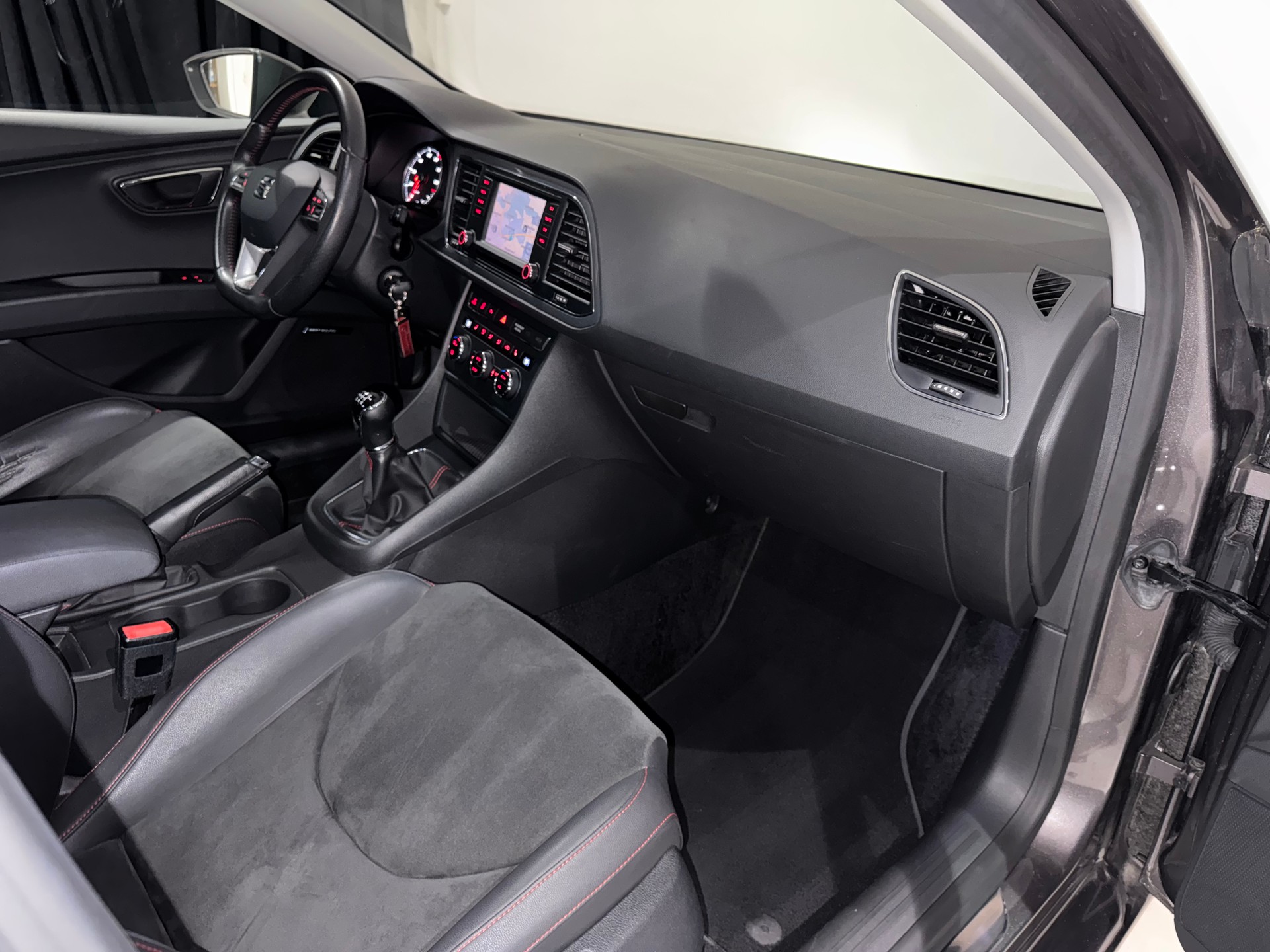 SEAT Leon ST 1.8 TSI FR | AHK 1500Kg | CH |-image-11