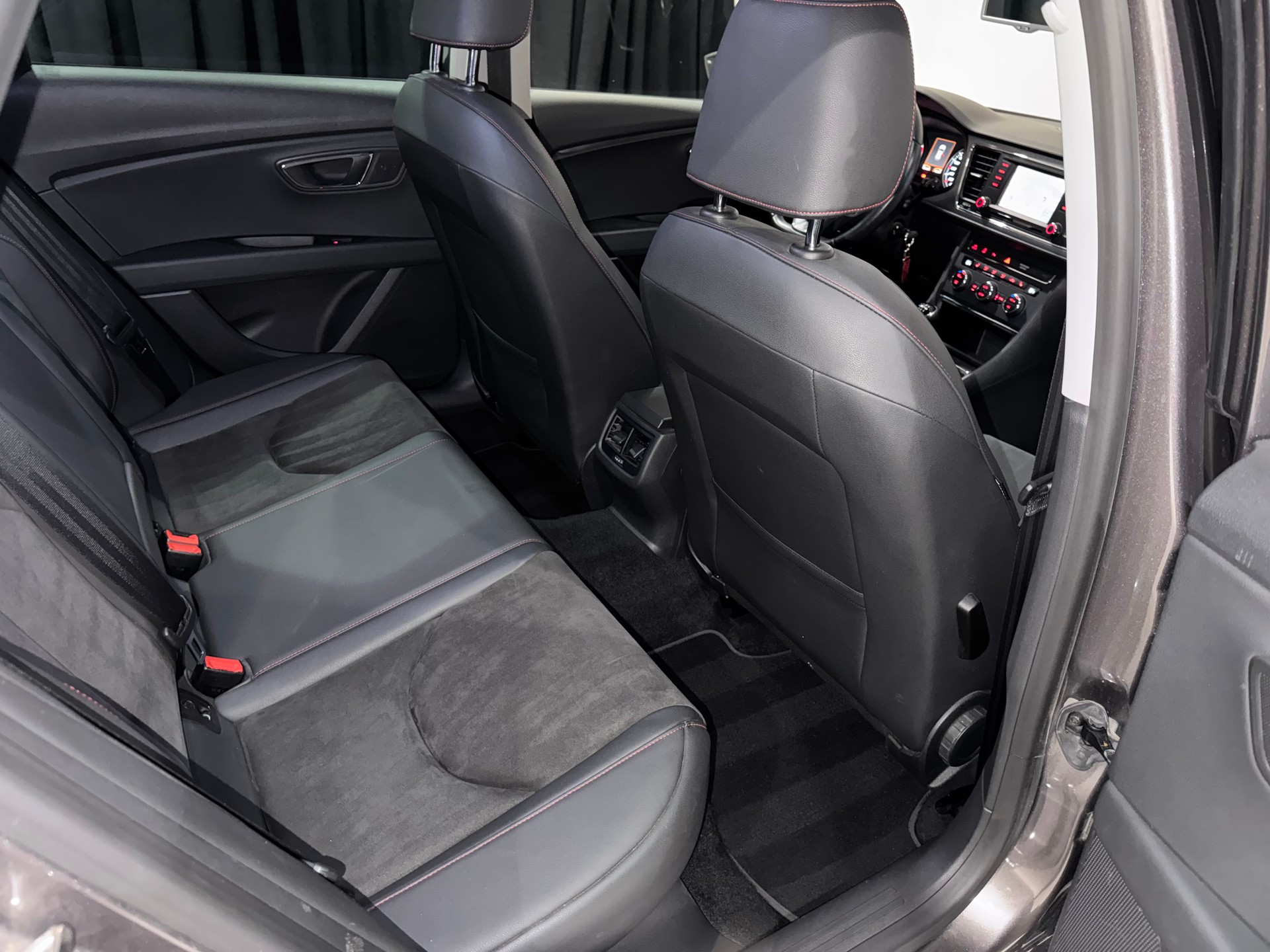 SEAT Leon ST 1.8 TSI FR | AHK 1500Kg | CH |-image-13