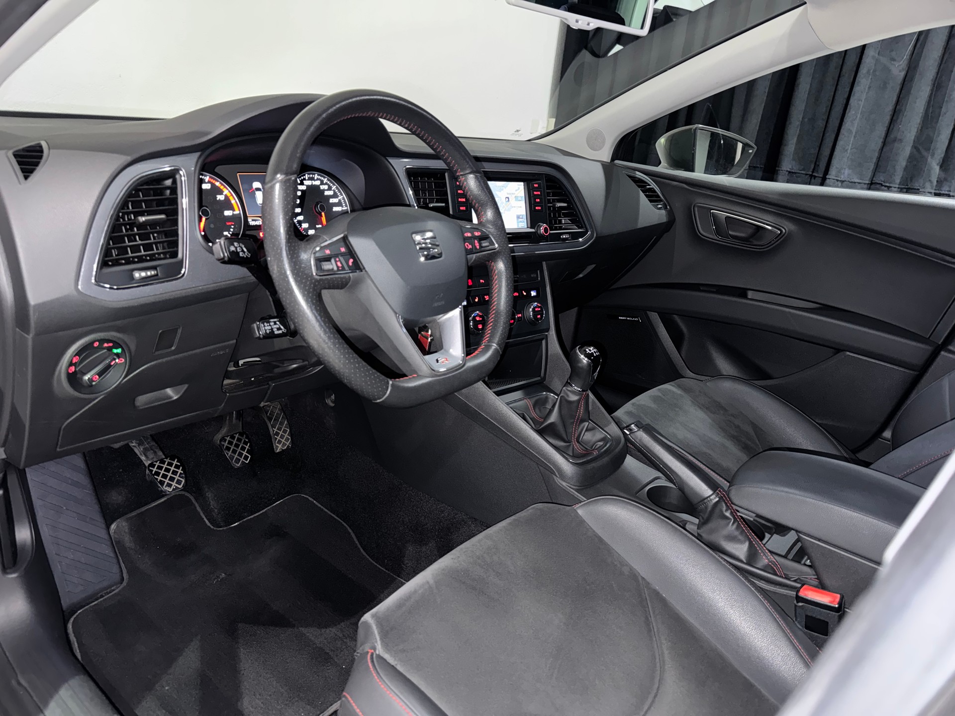 SEAT Leon ST 1.8 TSI FR | AHK 1500Kg | CH |-image-9