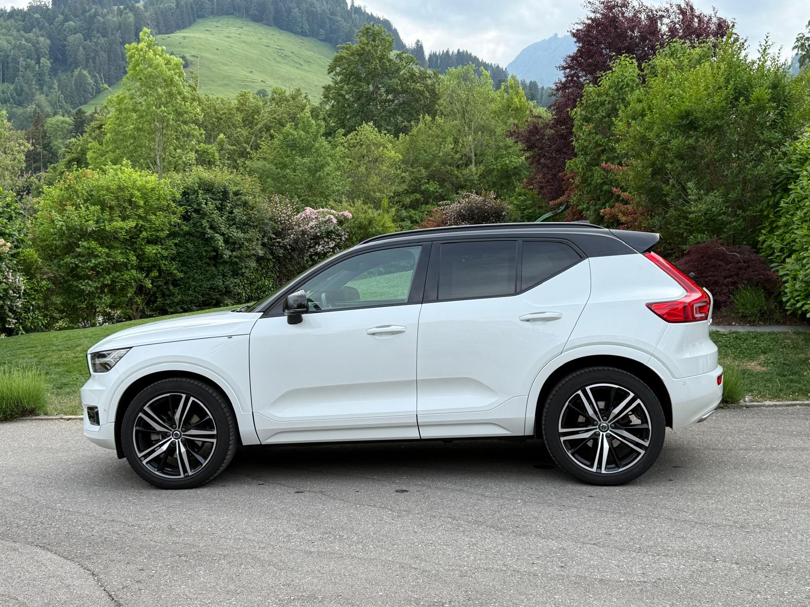 VOLVO XC40 D4 AWD R-Design Geartronic-image-2