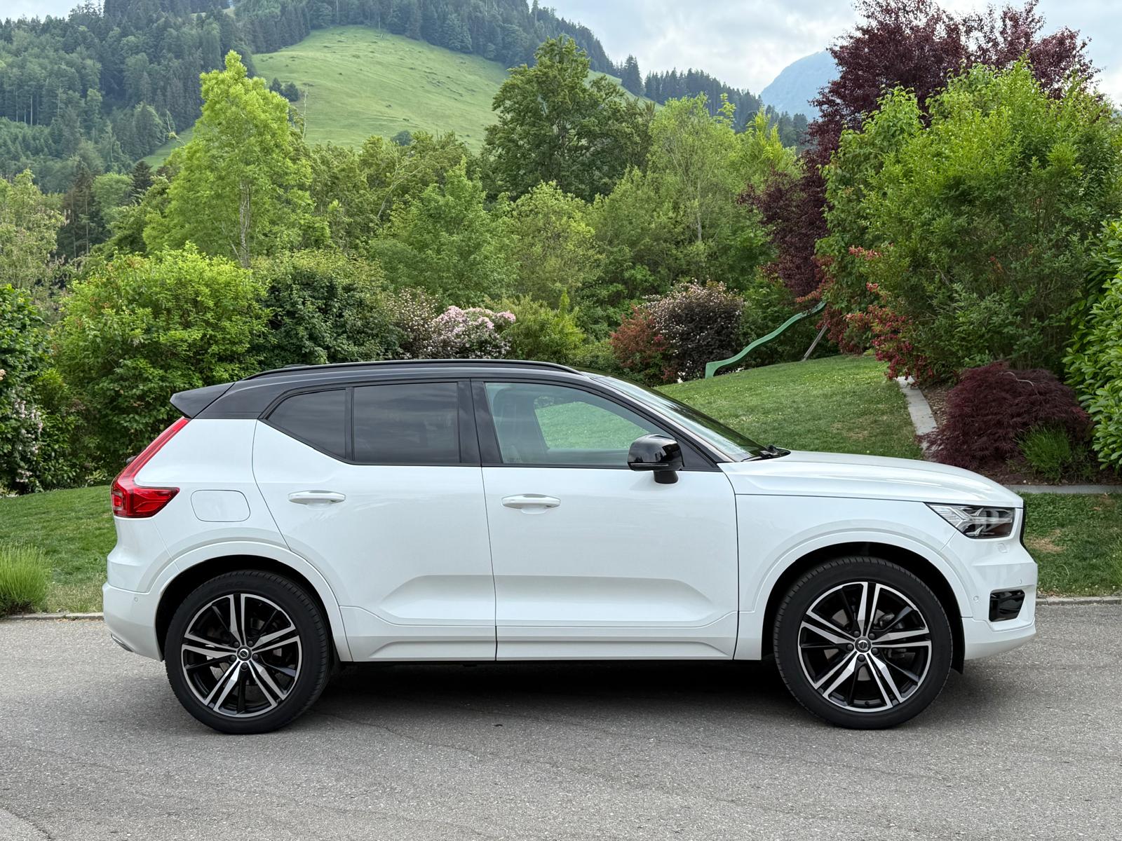 VOLVO XC40 D4 AWD R-Design Geartronic-image-0