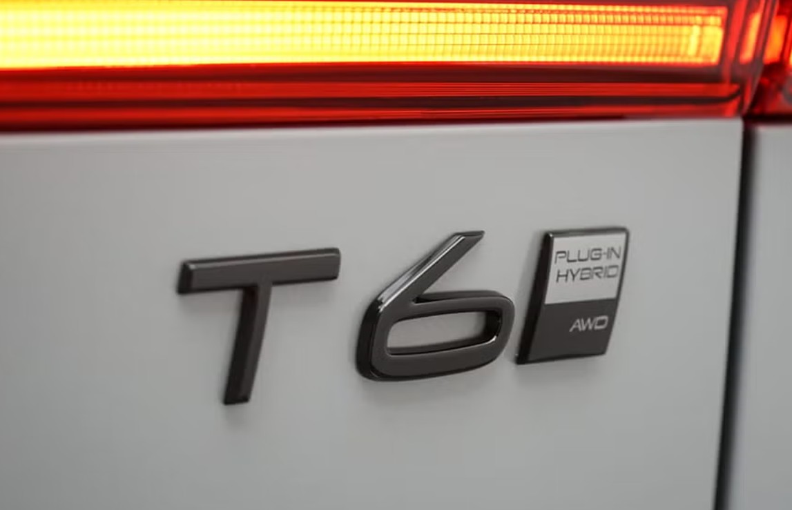 VOLVO XC60 T6 eAWD PluginHybrid Plus Dark Geartronic-image-12