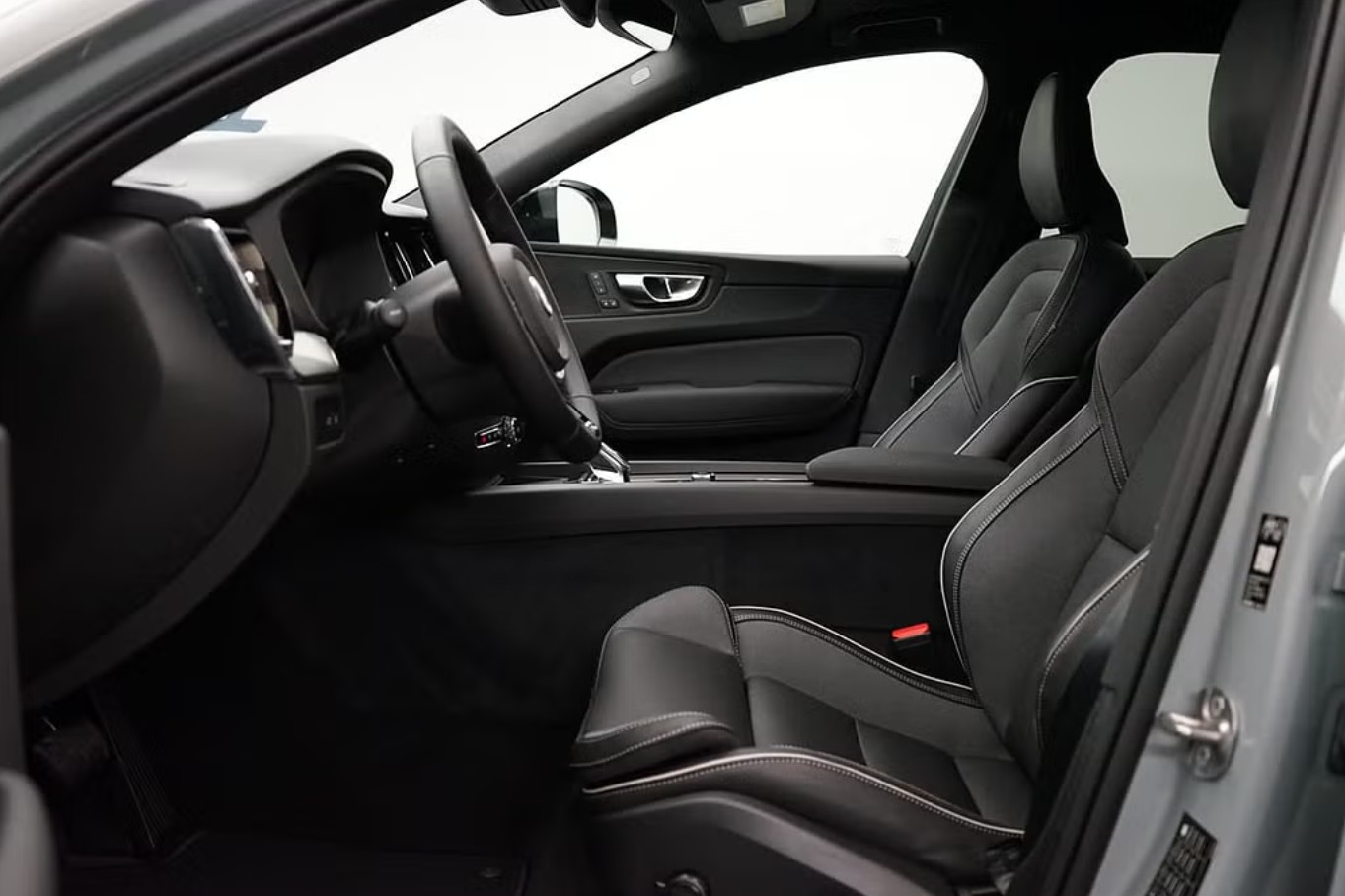 VOLVO XC60 T6 eAWD PluginHybrid Plus Dark Geartronic-image-3